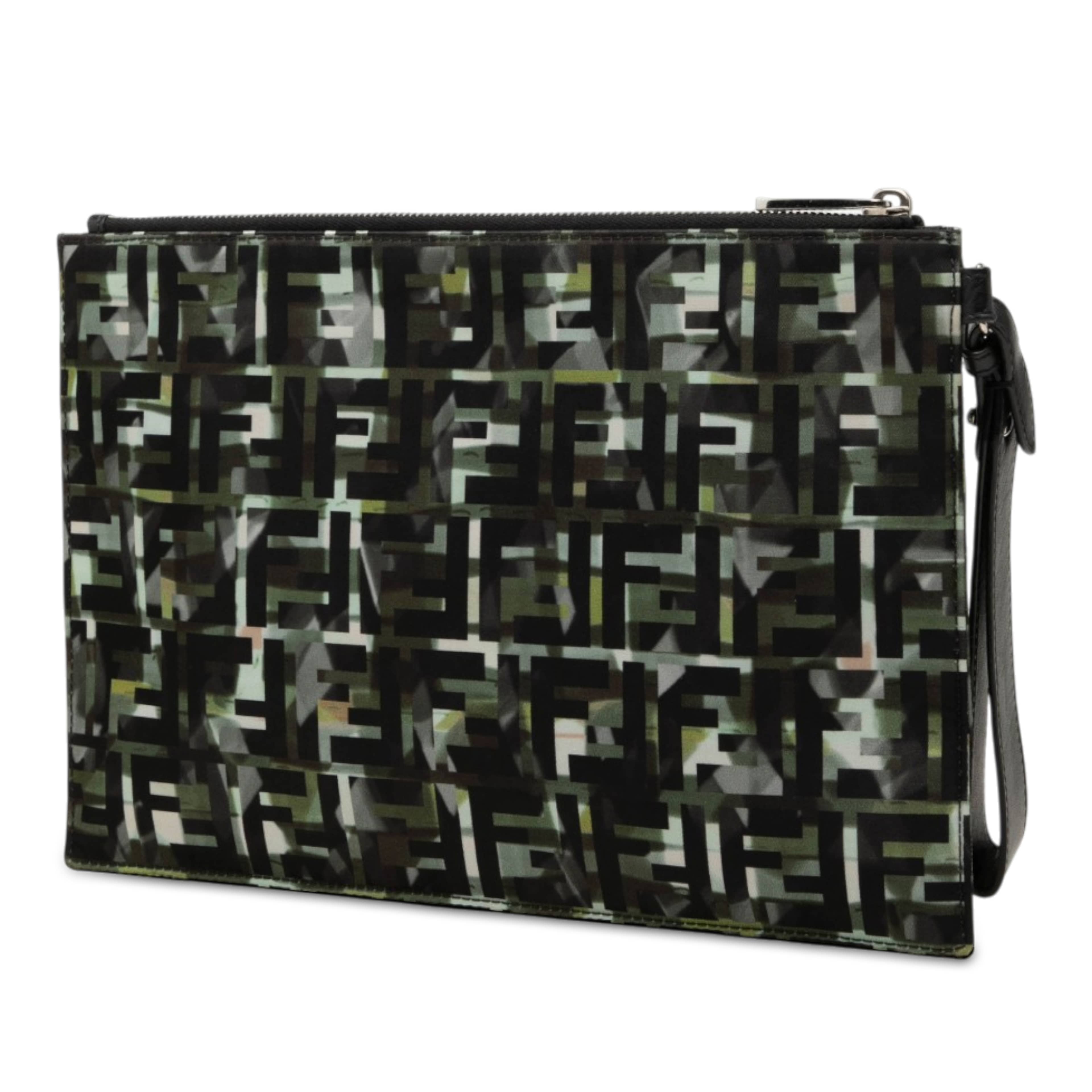 Fendi Ff 1974 Nylon Camouflage Wristlet Pouch, från Luxclusif, i färgen svart. Klicka för att öppna bilden i stort format