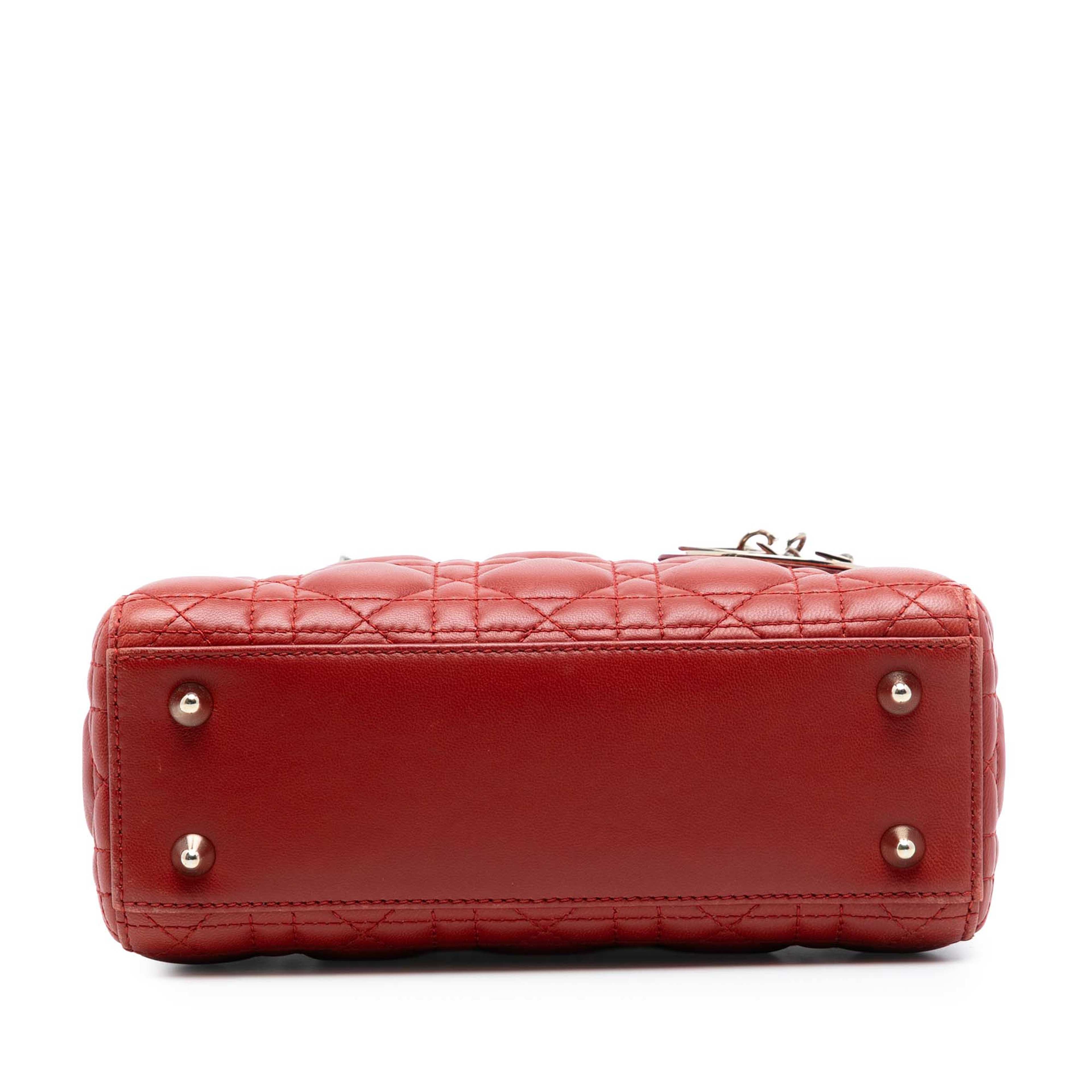 Dior Small Lambskin Cannage My Abcdior Lady Dior, från Luxclusif, i färgen red. Klicka för att öppna bilden i stort format