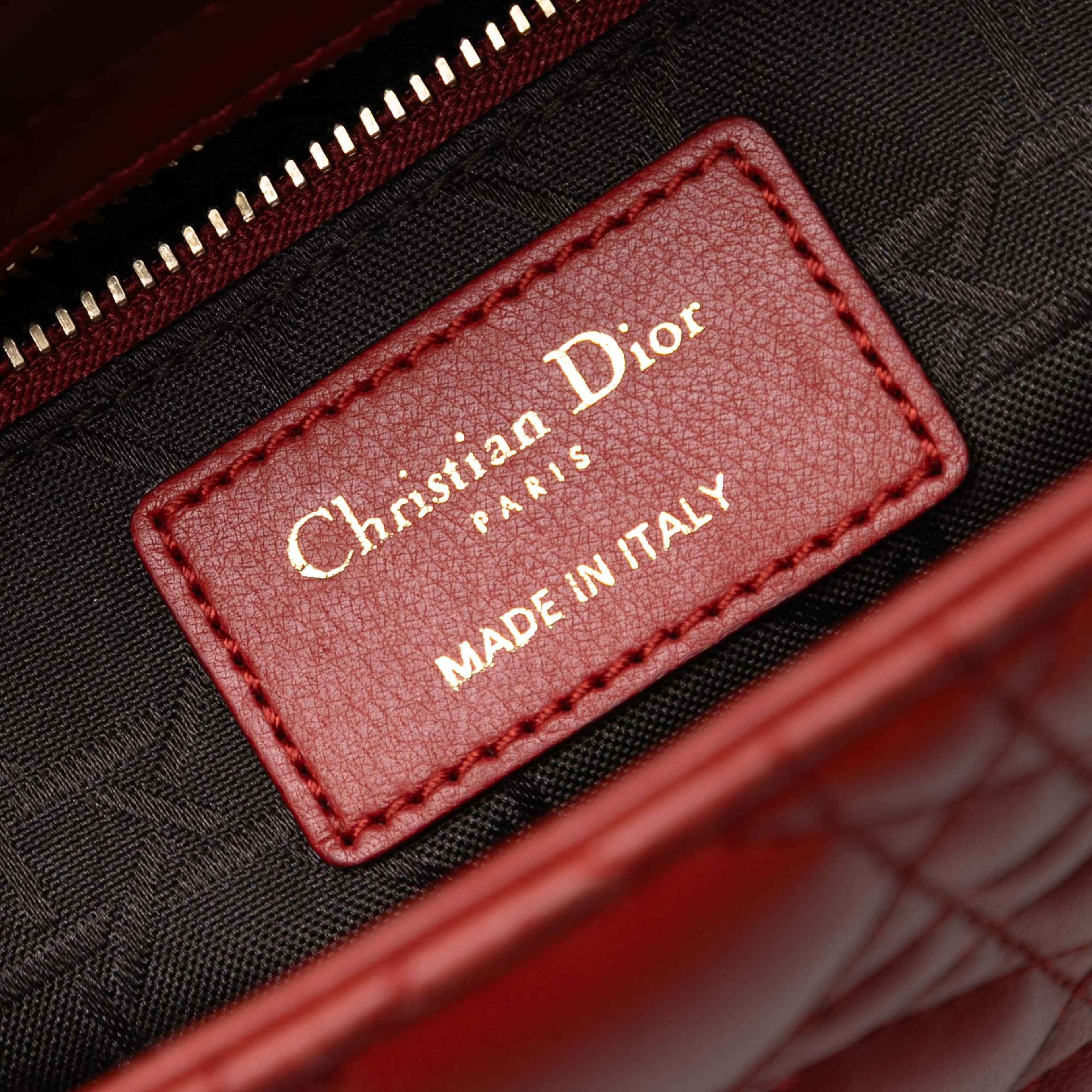 Dior Small Lambskin Cannage My Abcdior Lady Dior, från Luxclusif, i färgen red. Klicka för att öppna bilden i stort format