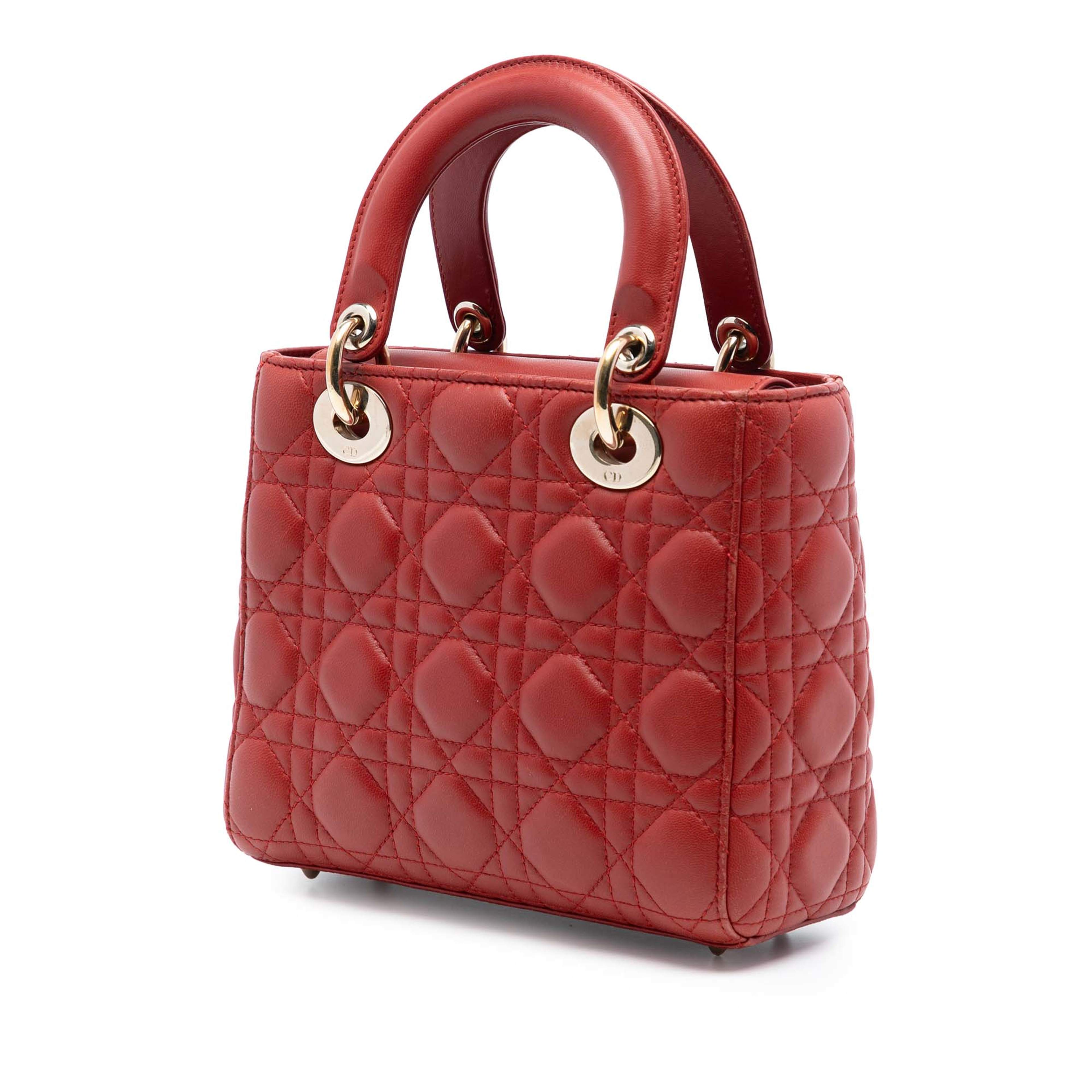 Dior Small Lambskin Cannage My Abcdior Lady Dior, från Luxclusif, i färgen red. Klicka för att öppna bilden i stort format