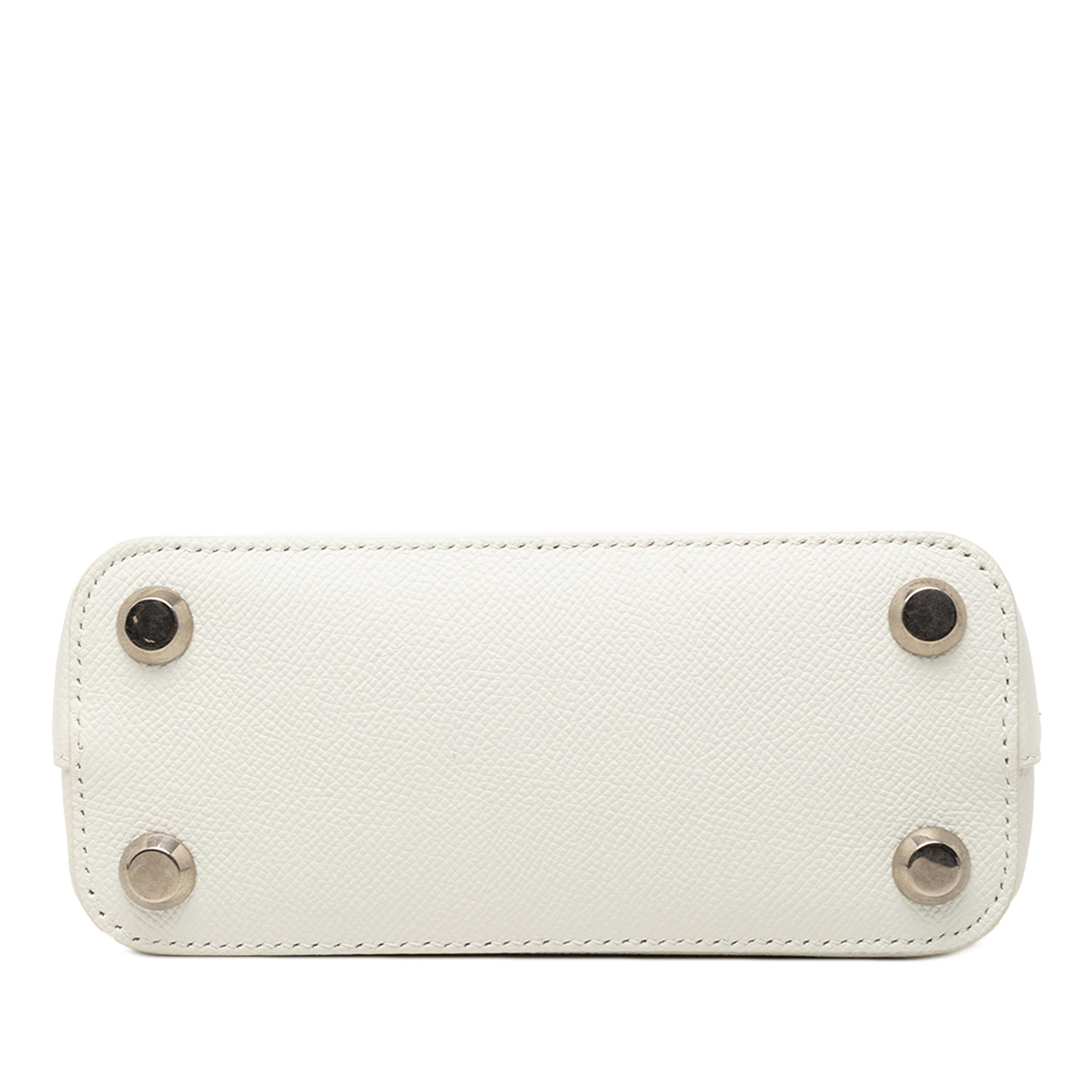 Balenciaga Xxs Calfskin Ville Top Handle Bag, från Luxclusif, i färgen vit. Klicka för att öppna bilden i stort format