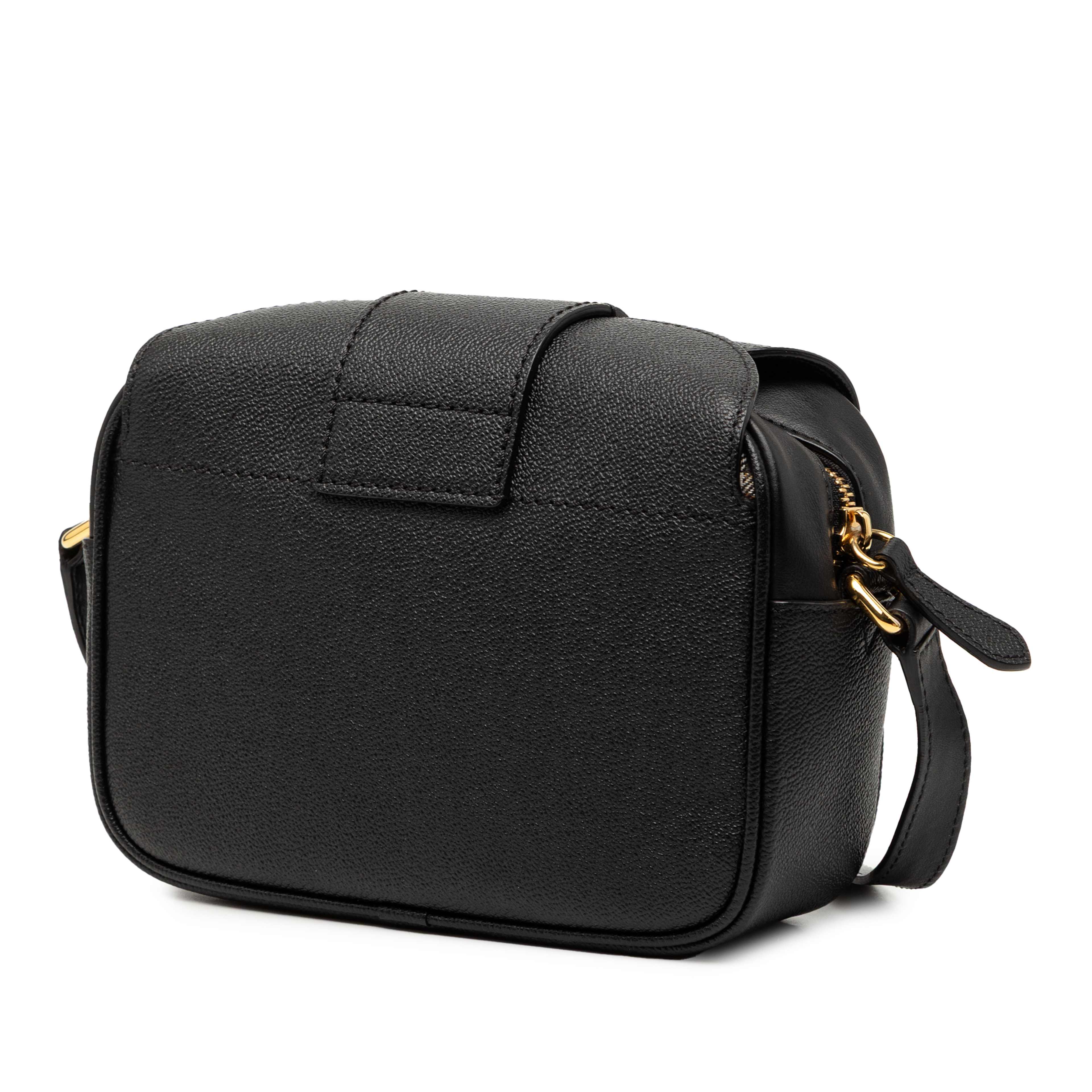 Burberry Small Soft Grained Calfskin Buckle Crossbody, från Luxclusif, i färgen black. Klicka för att öppna bilden i stort format