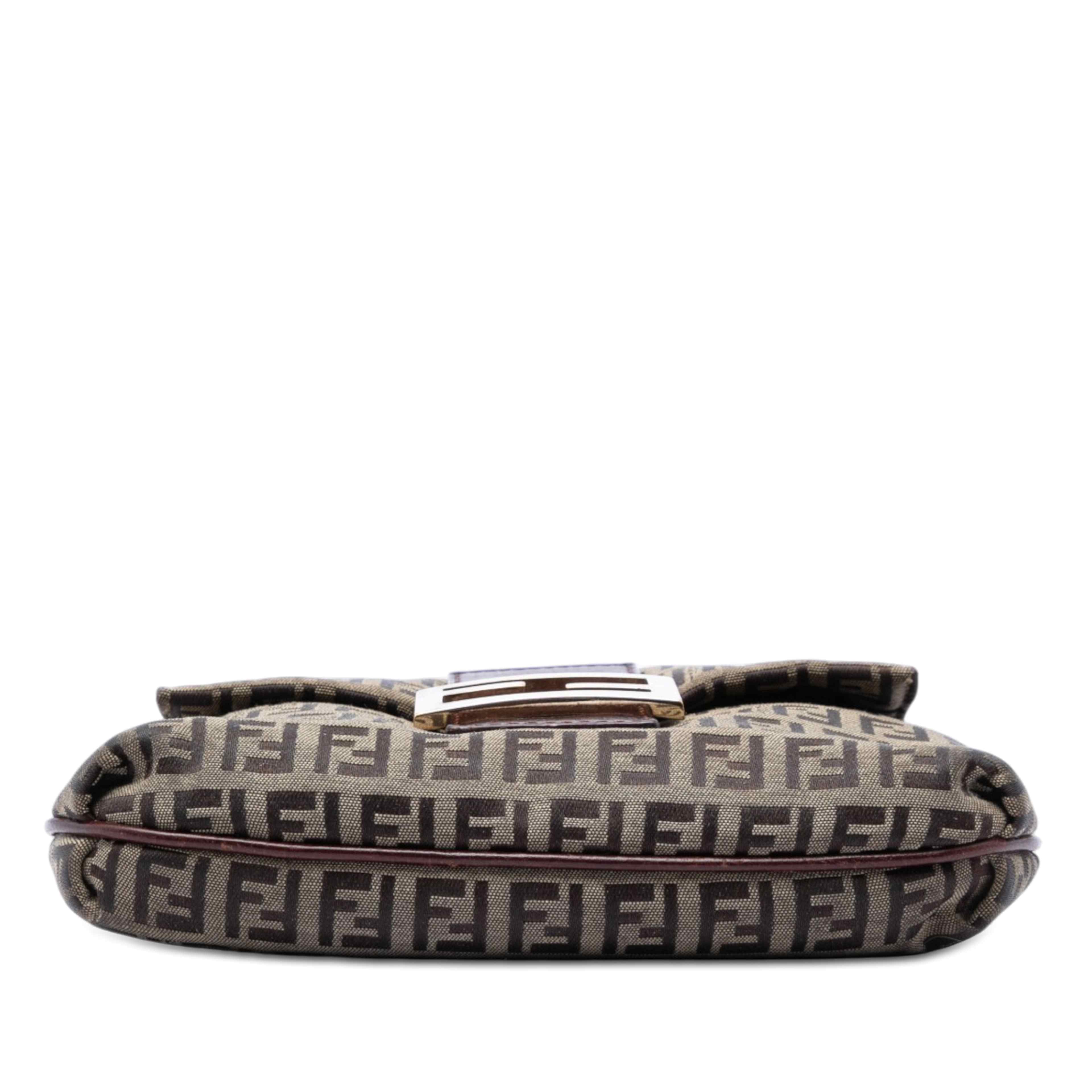 Fendi Zucchino Canvas Crossbody, från Luxclusif, i färgen beige. Klicka för att öppna bilden i stort format