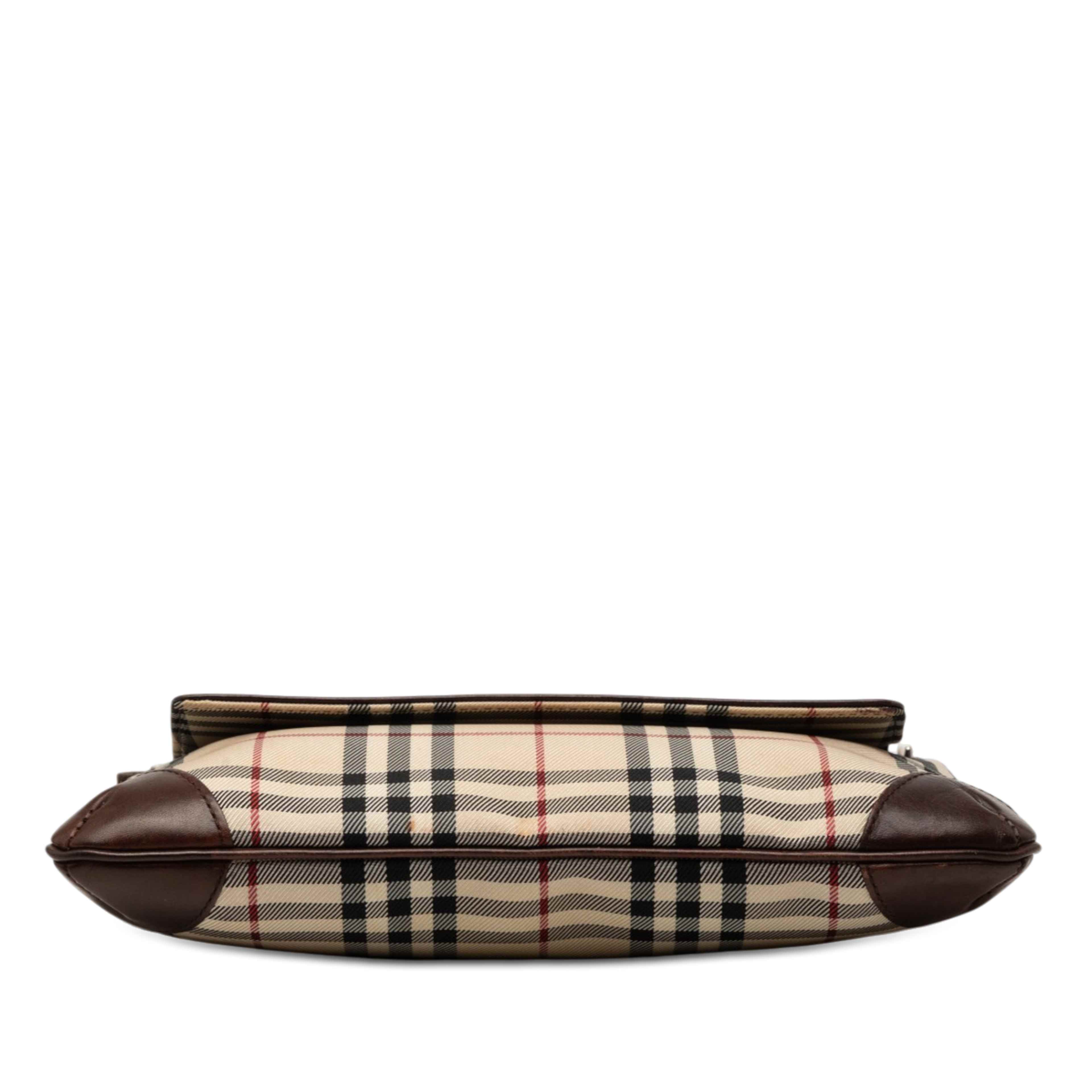 Burberry House Check Canvas Flap Crossbody, från Luxclusif, i färgen beige. Klicka för att öppna bilden i stort format