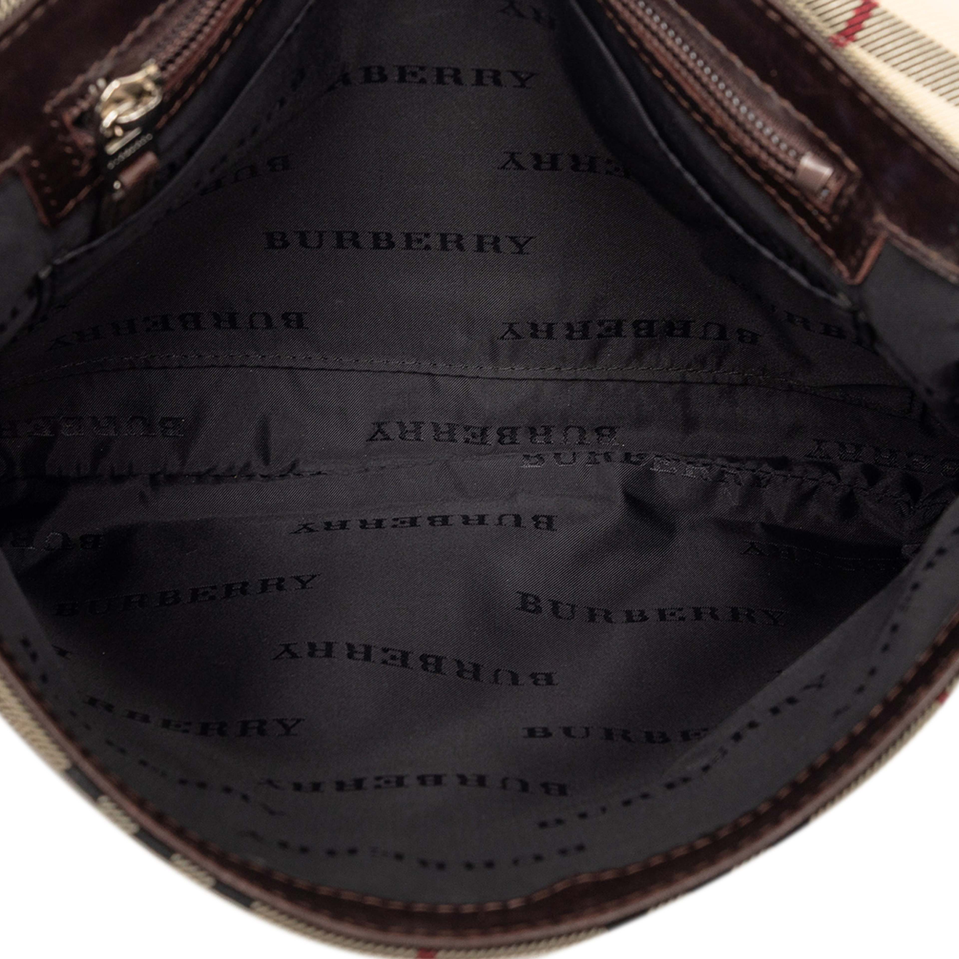 Burberry House Check Canvas Flap Crossbody, från Luxclusif, i färgen beige. Klicka för att öppna bilden i stort format