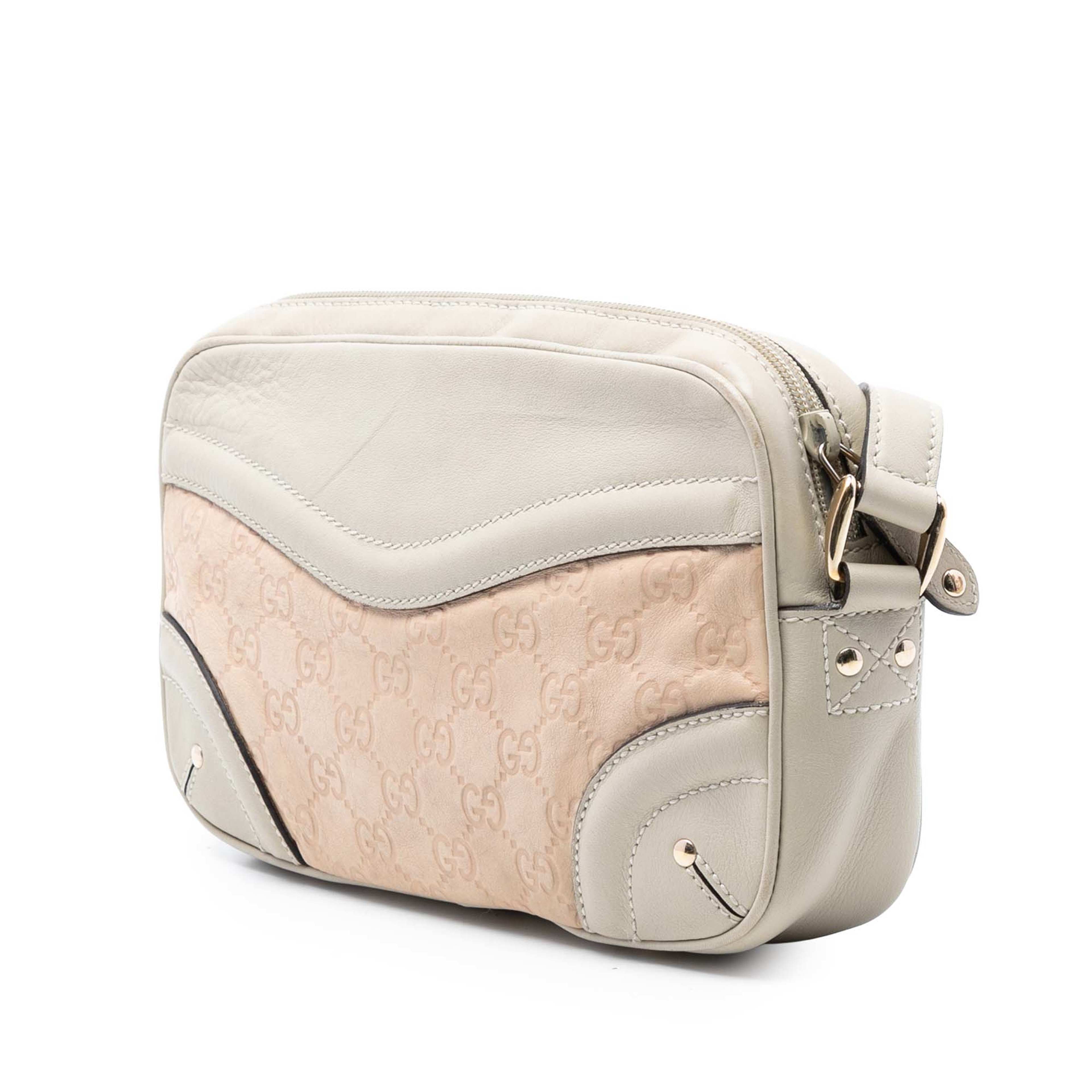 Gucci Guccissima Crest Shoulder Bag, från Luxclusif, i färgen light pink. Klicka för att öppna bilden i stort format