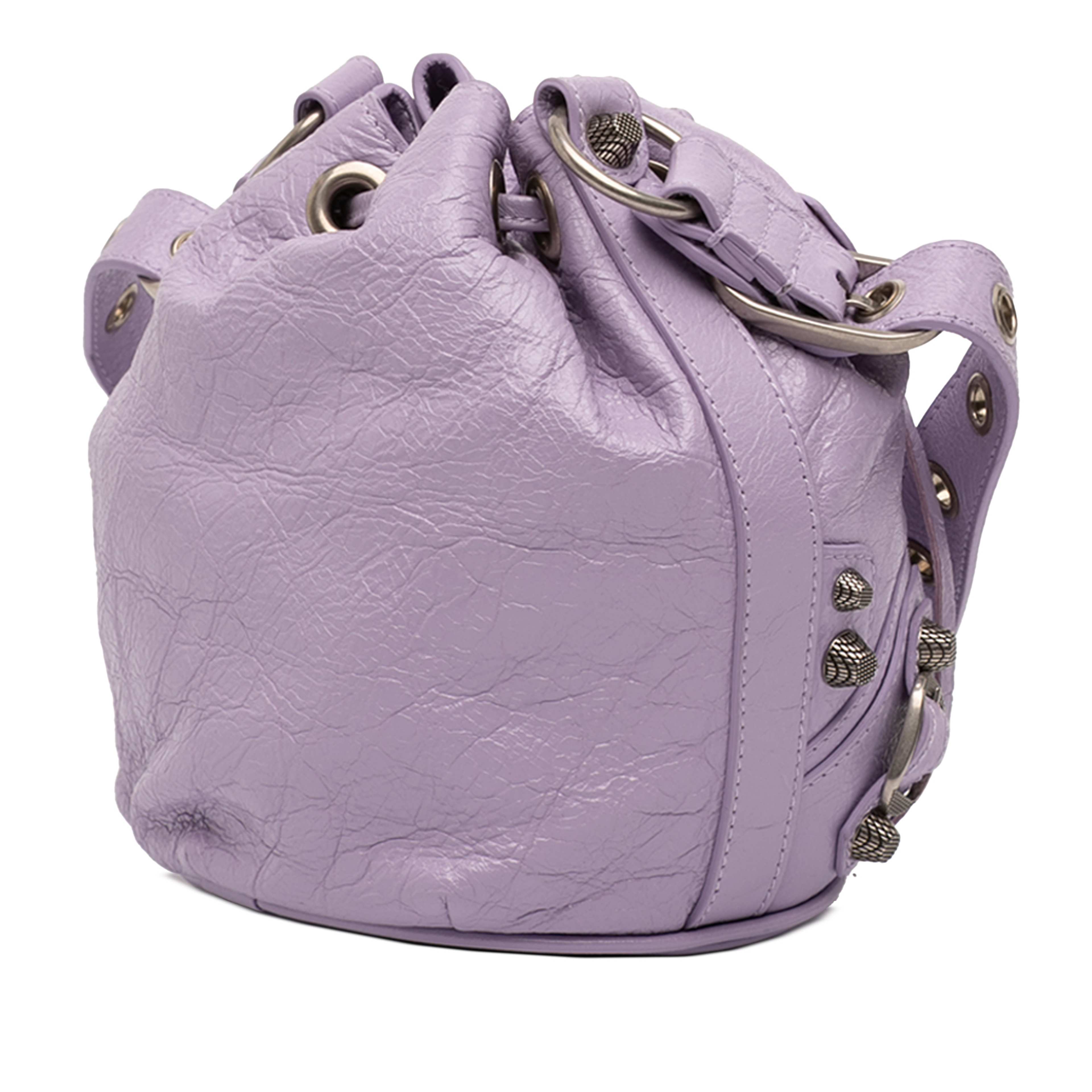Balenciaga Lambskin Le Cagole Bucket Bag Xs, från Luxclusif, i färgen purpur. Klicka för att öppna bilden i stort format