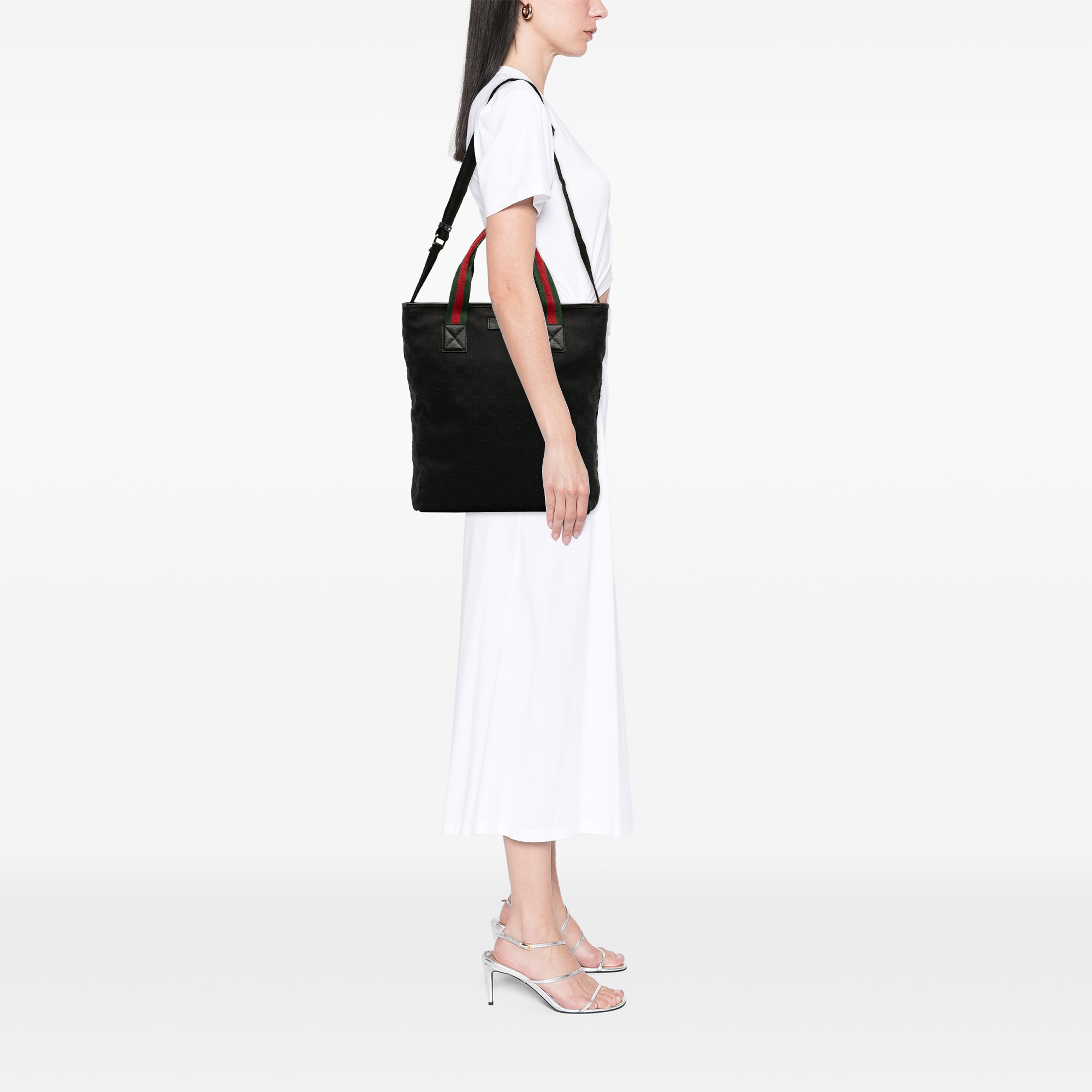 Gucci Gg Canvas Web Tote, från Luxclusif, i färgen svart. Klicka för att öppna bilden i stort format