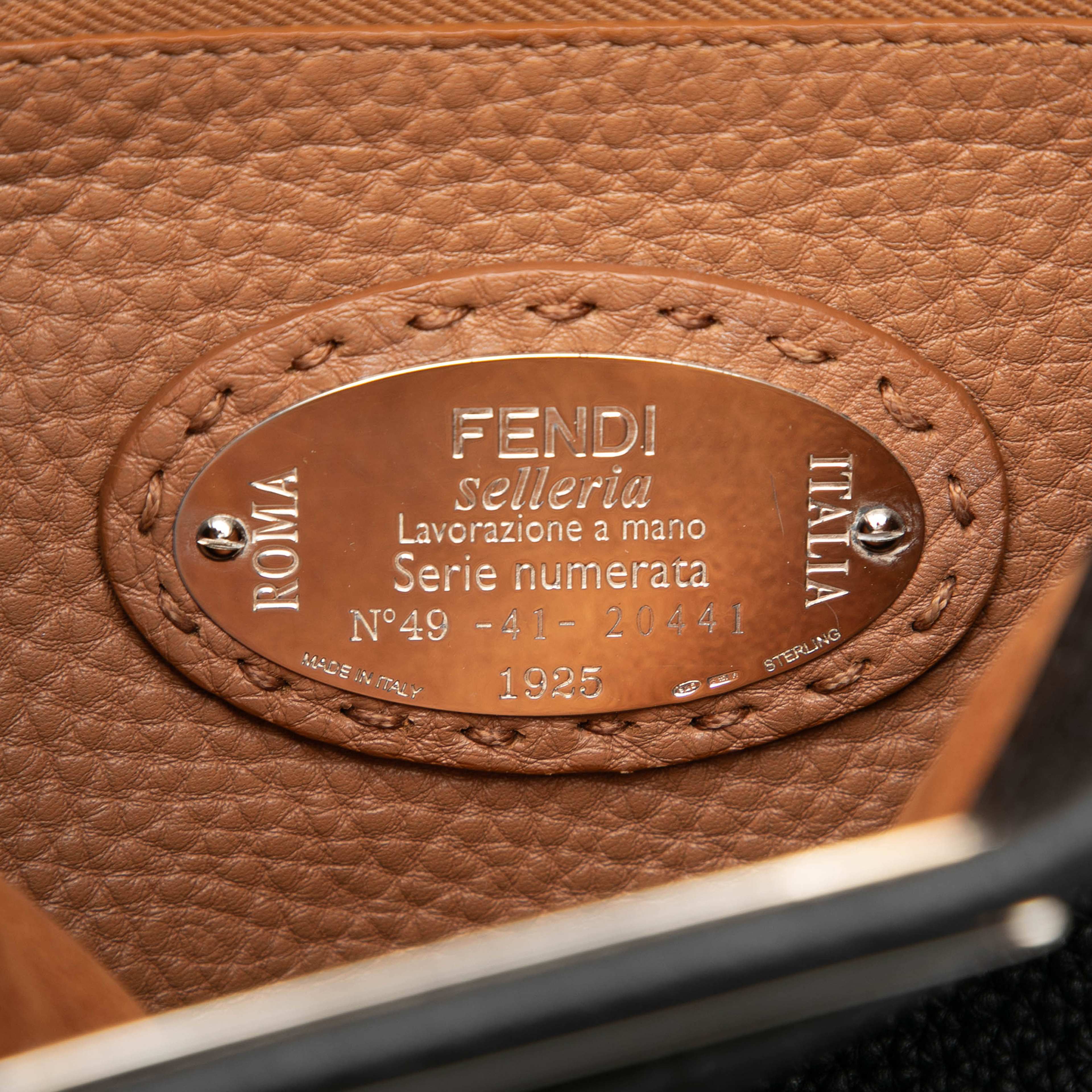 Fendi Medium Leather Peekaboo Selleria Satchel, från Luxclusif, i färgen black. Klicka för att öppna bilden i stort format