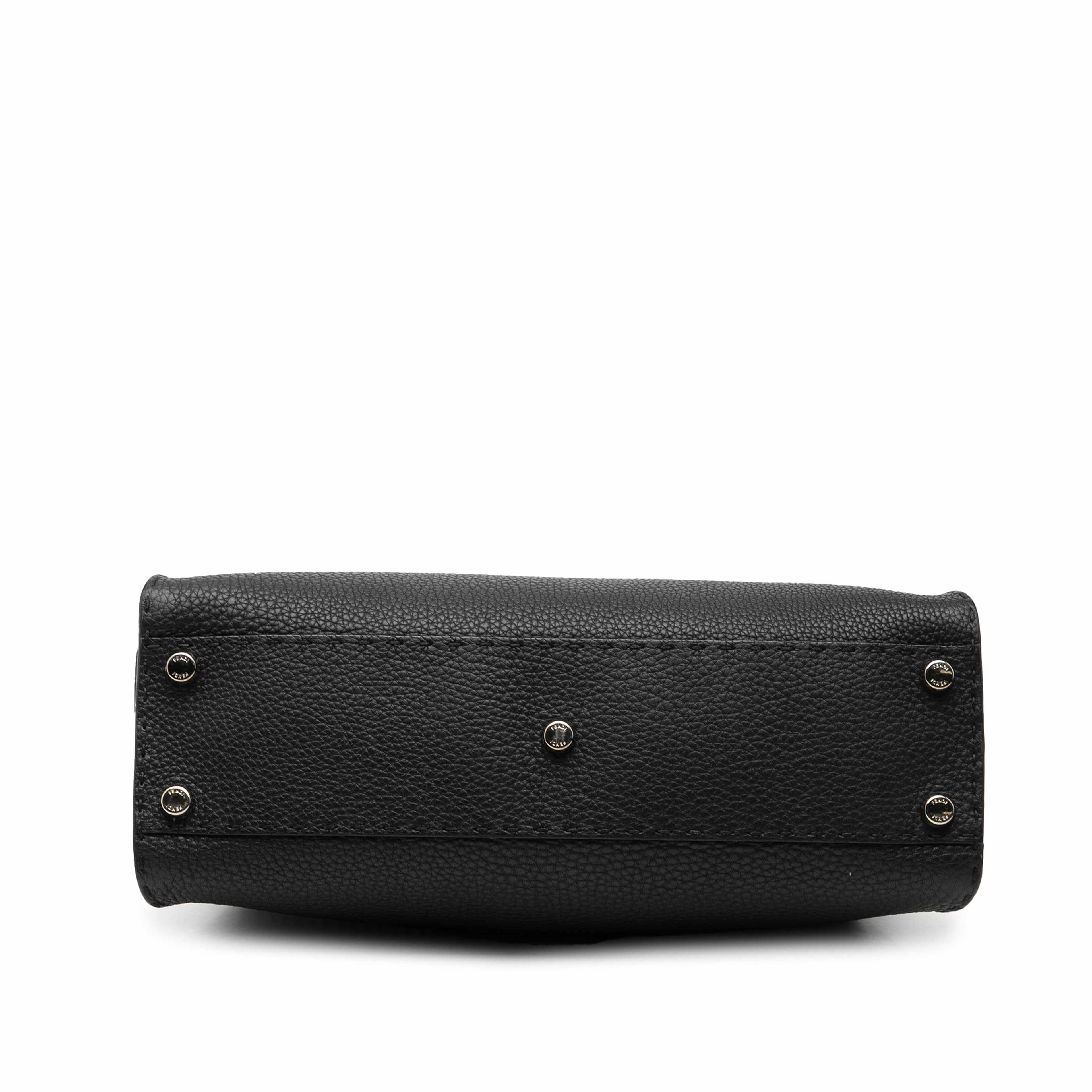 Fendi Medium Leather Peekaboo Selleria Satchel, från Luxclusif, i färgen black. Klicka för att öppna bilden i stort format