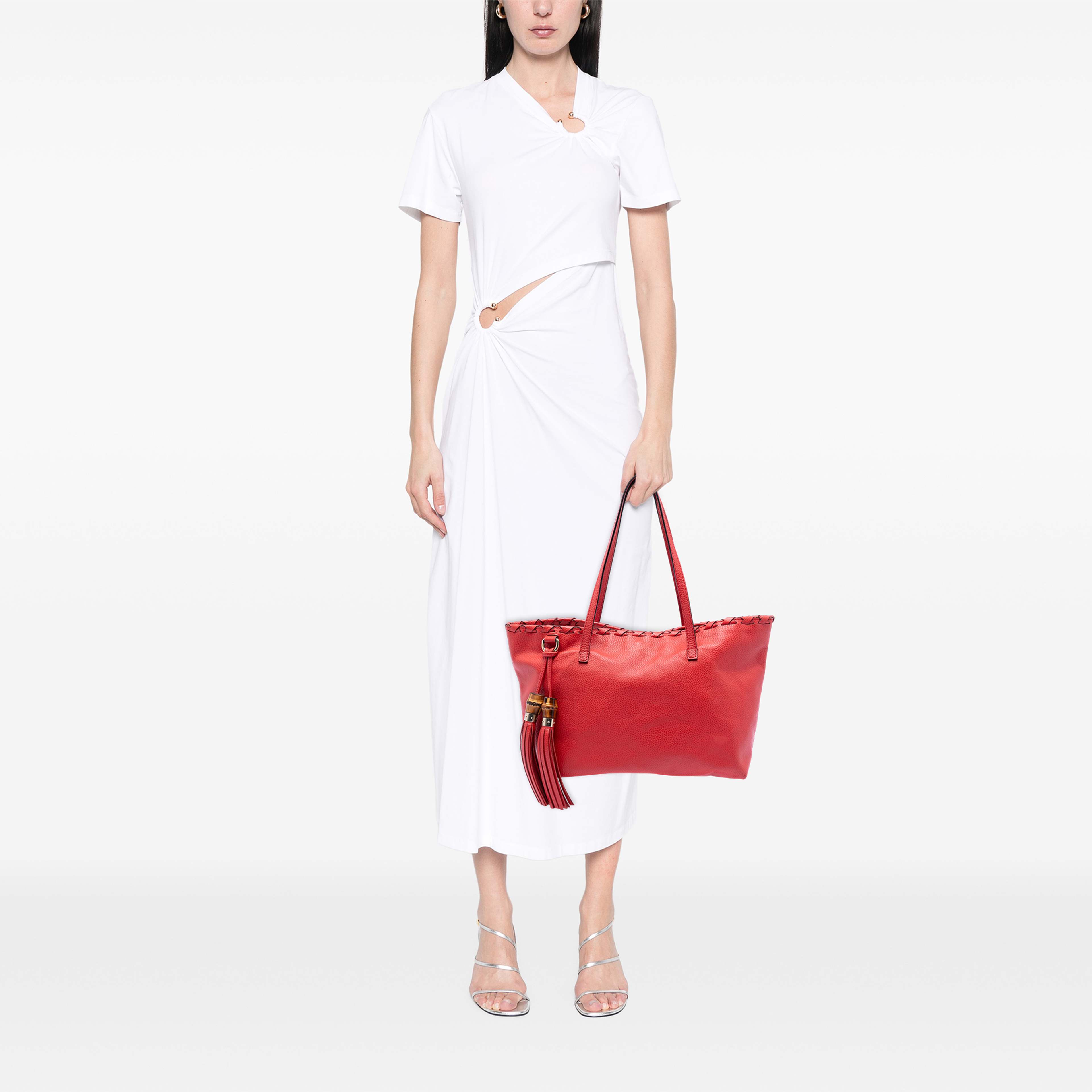 Gucci Leather Bamboo Tassel Tote, från Luxclusif, i färgen röd. Klicka för att öppna bilden i stort format