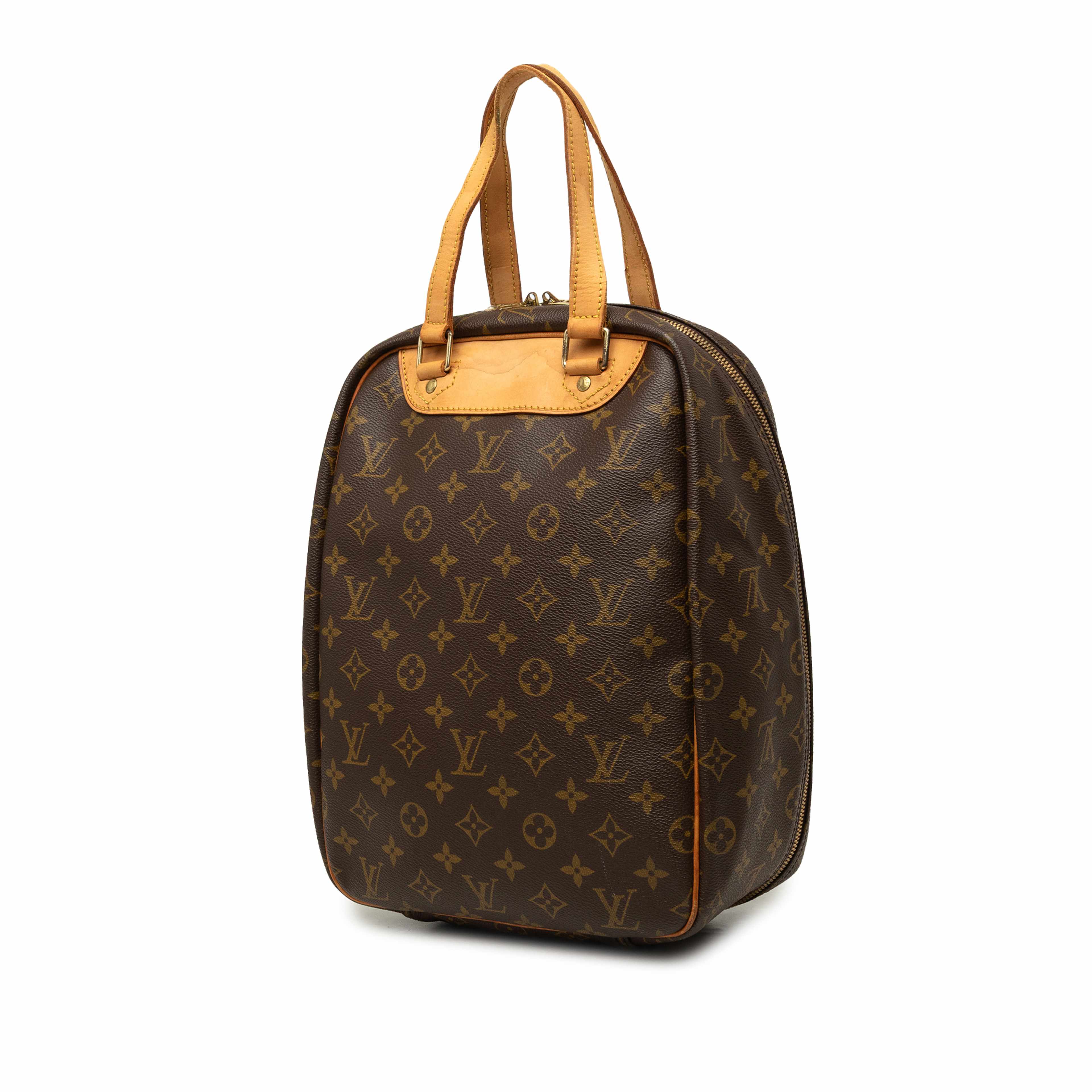 Louis Vuitton Monogram Excursion, från Luxclusif, i färgen brun. Klicka för att öppna bilden i stort format