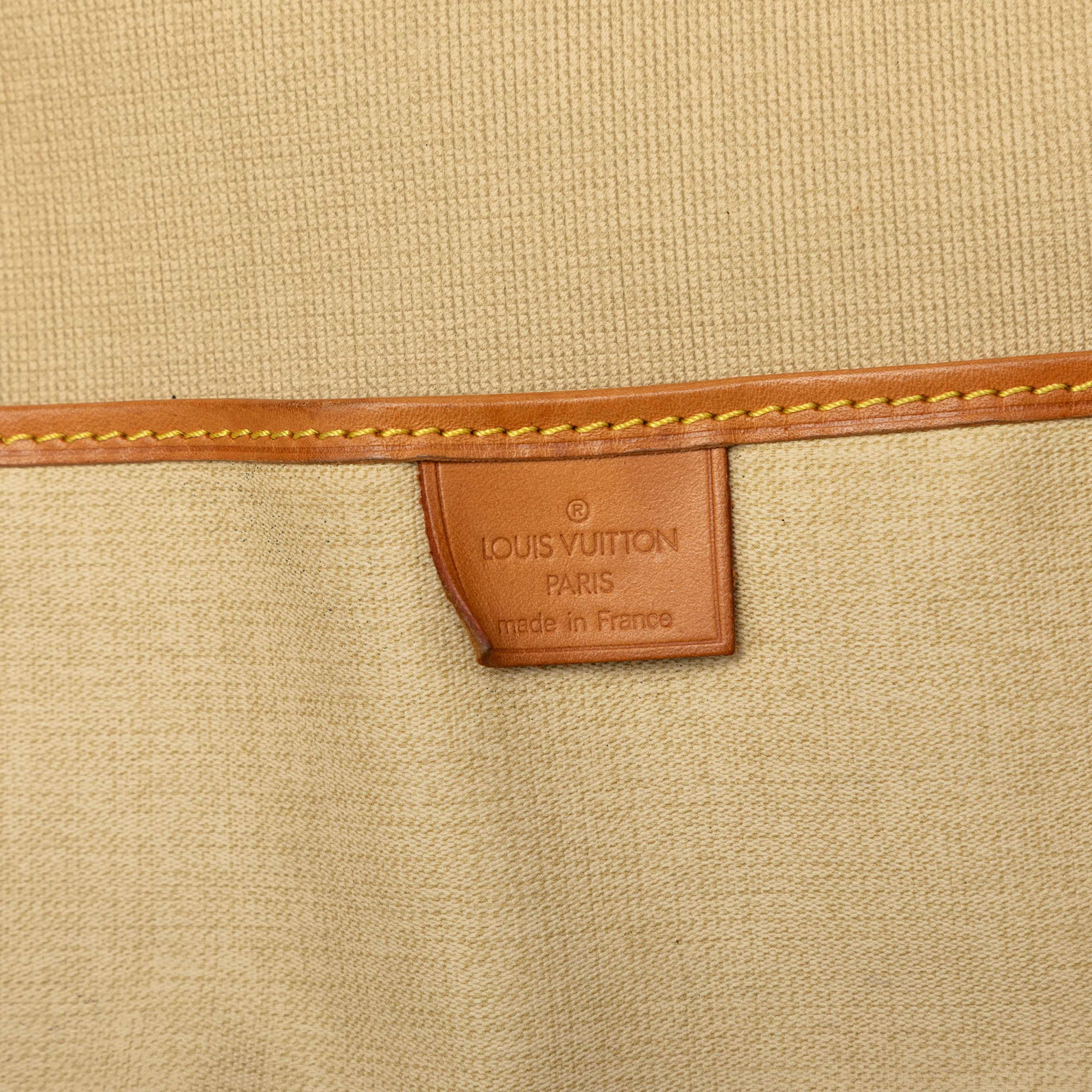 Louis Vuitton Monogram Excursion, från Luxclusif, i färgen brun. Klicka för att öppna bilden i stort format