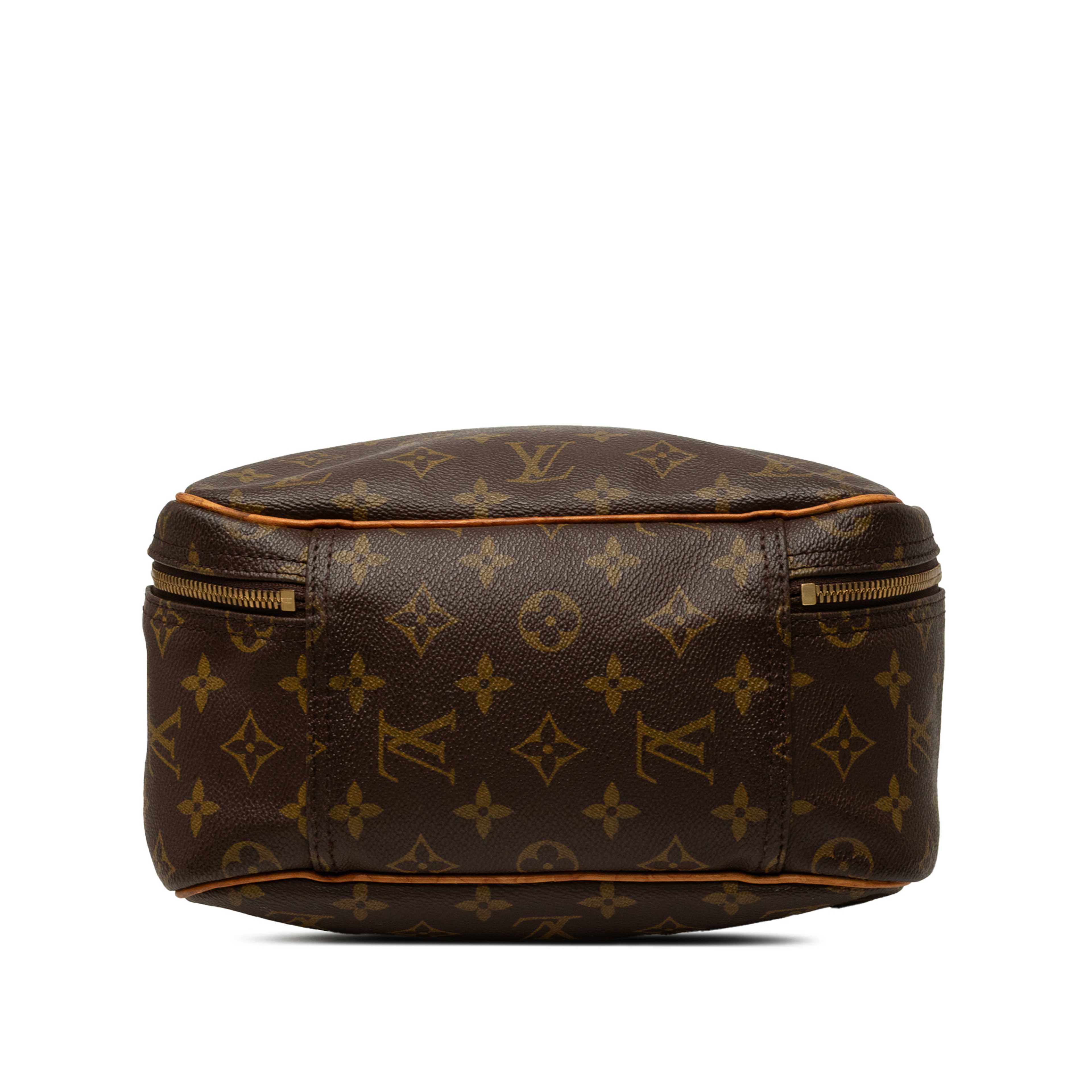 Louis Vuitton Monogram Excursion, från Luxclusif, i färgen brun. Klicka för att öppna bilden i stort format