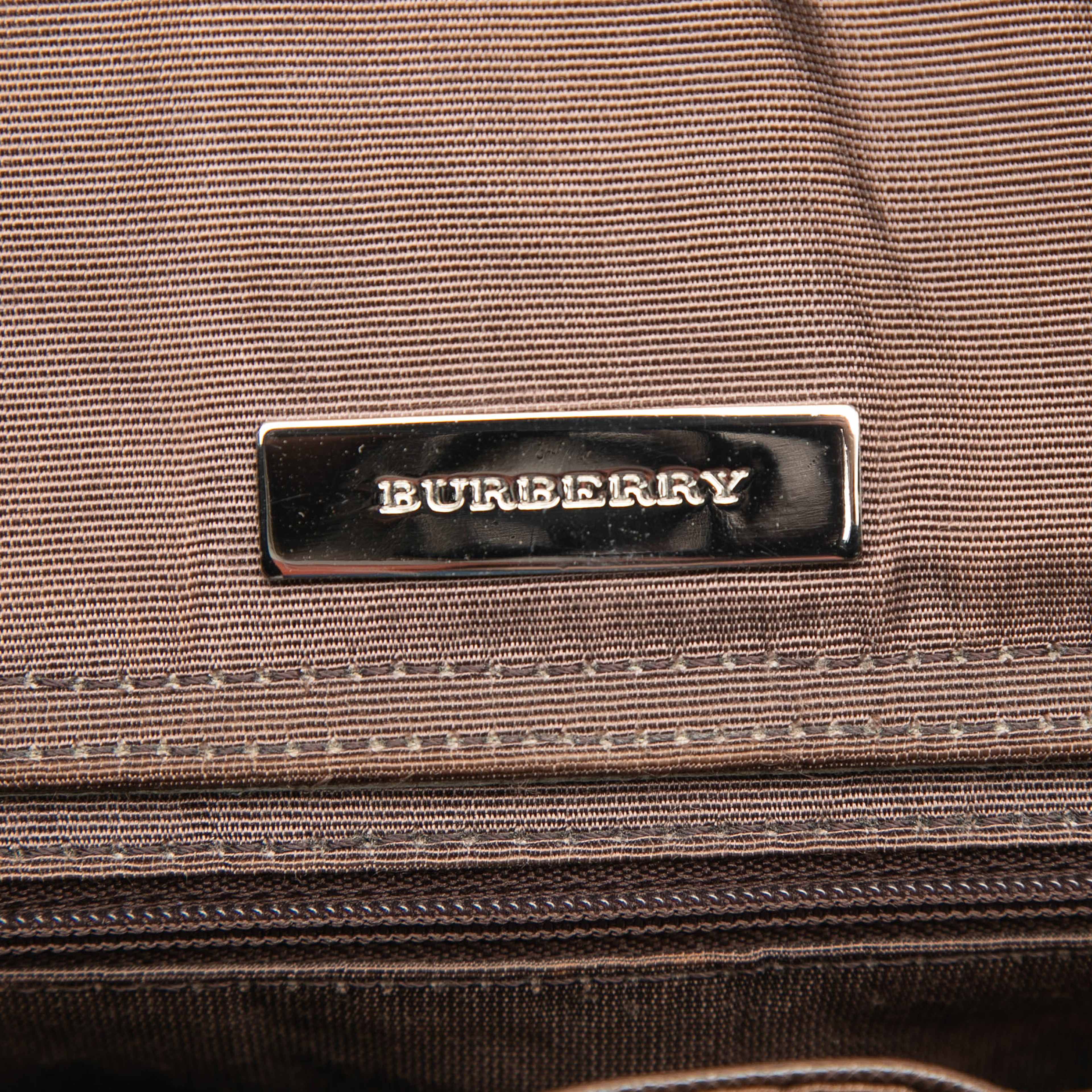 Burberry House Check Canvas Shoulder Bag, från Luxclusif, i färgen beige. Klicka för att öppna bilden i stort format