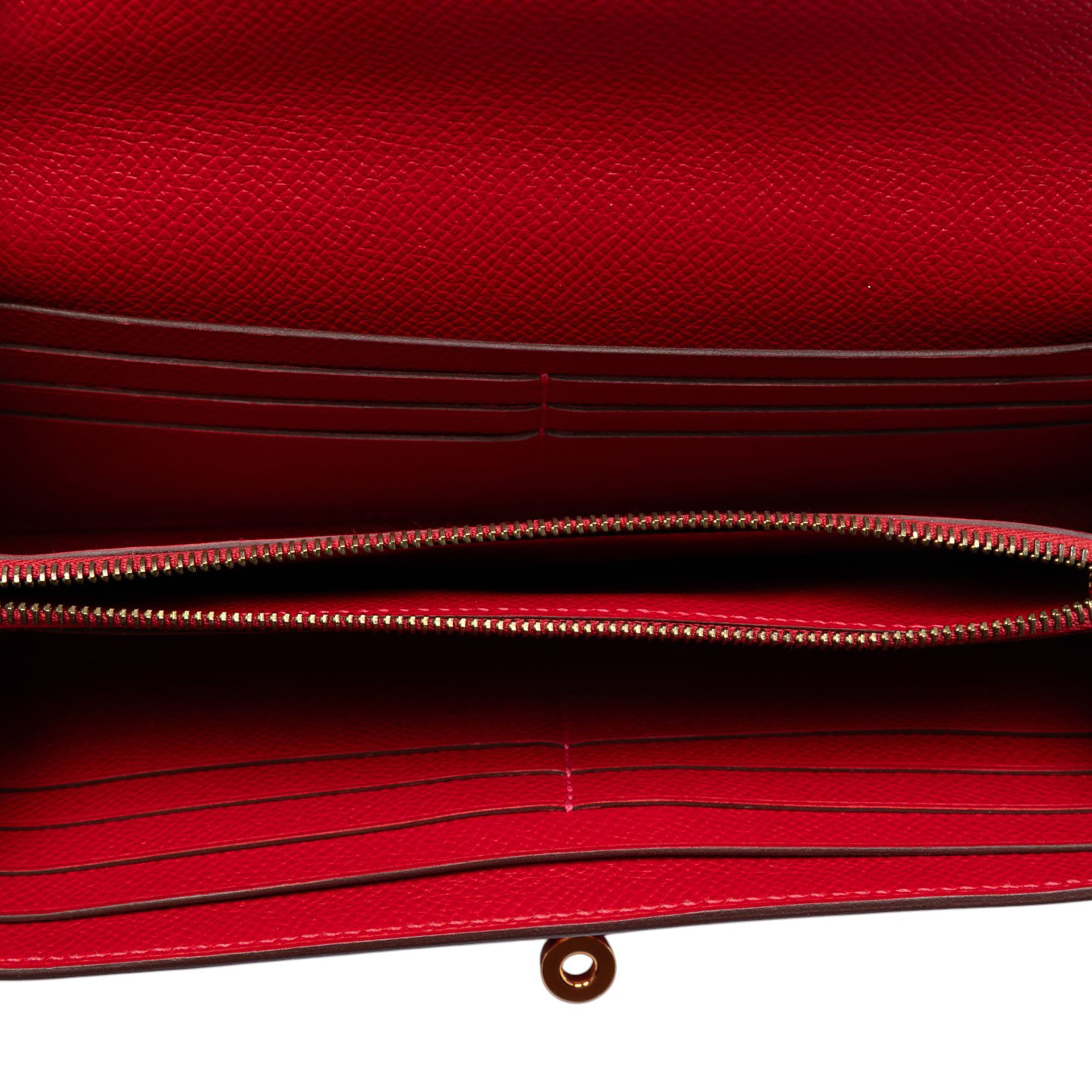 Hermès Epsom Kelly Longue Wallet Long Wallets, från Luxclusif, i färgen red. Klicka för att öppna bilden i stort format