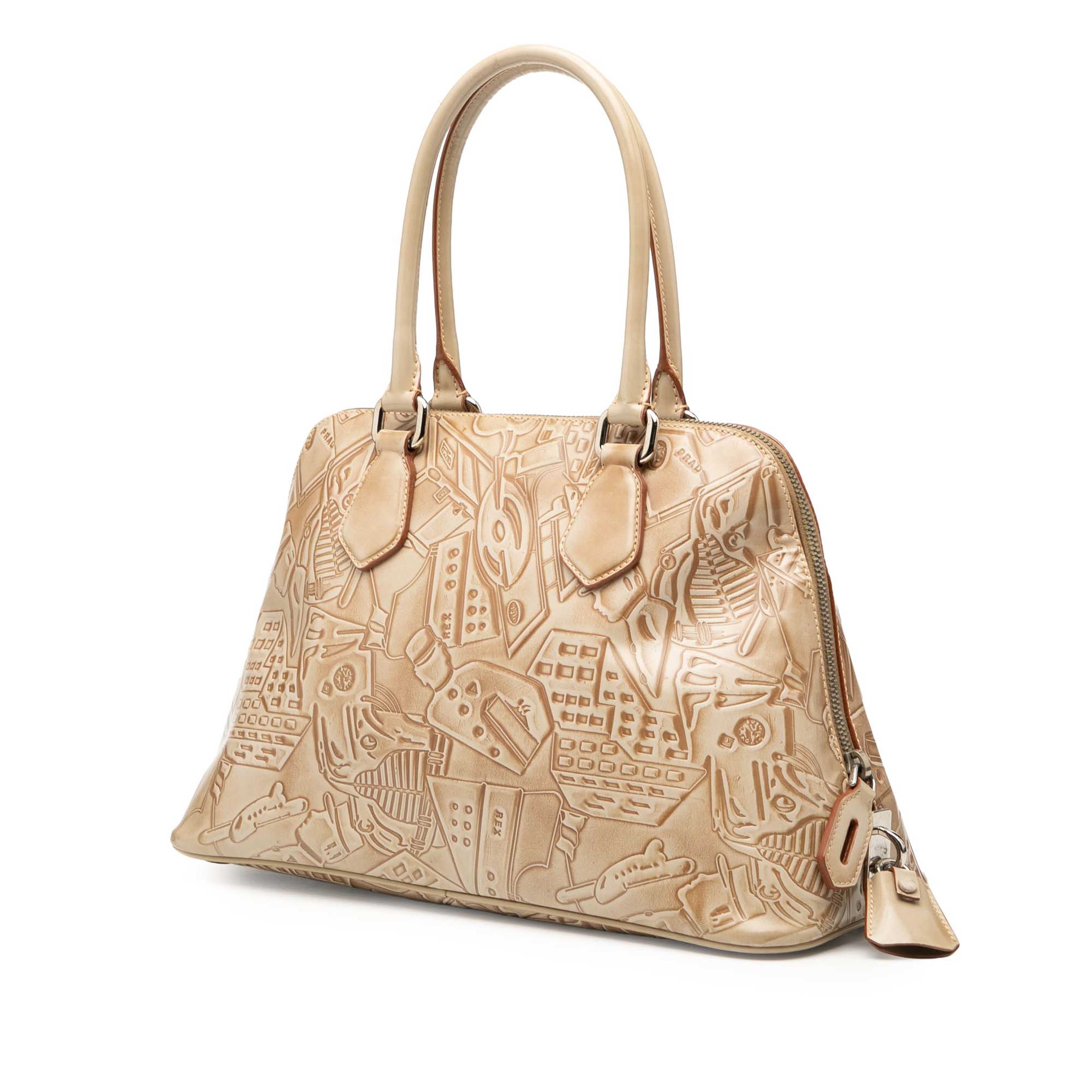 Prada Embossed Leather Handbag, från Luxclusif, i färgen beige. Klicka för att öppna bilden i stort format