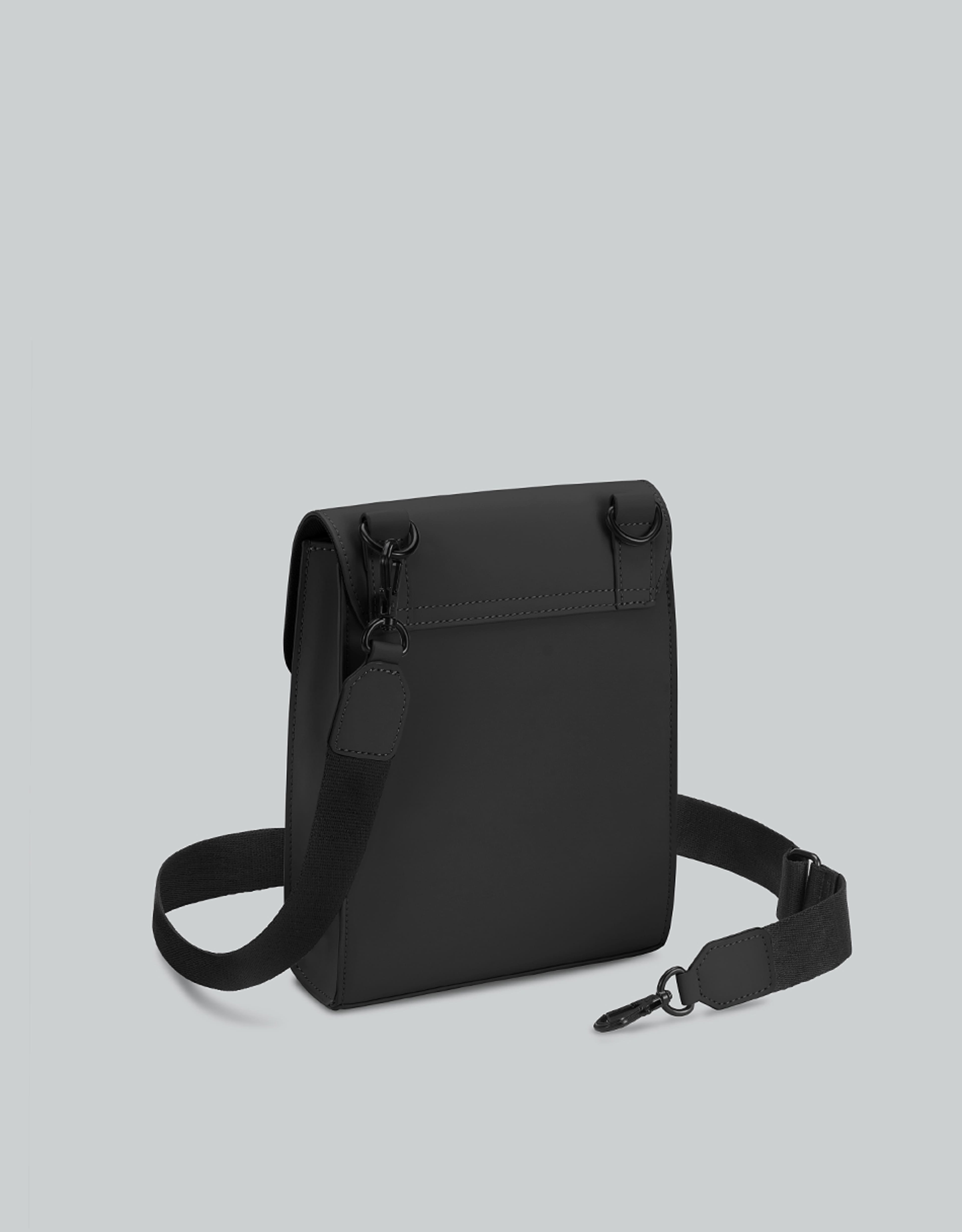 Spläsh Id Crossbody, från Gaston Luga, i färgen black. Klicka för att öppna bilden i stort format