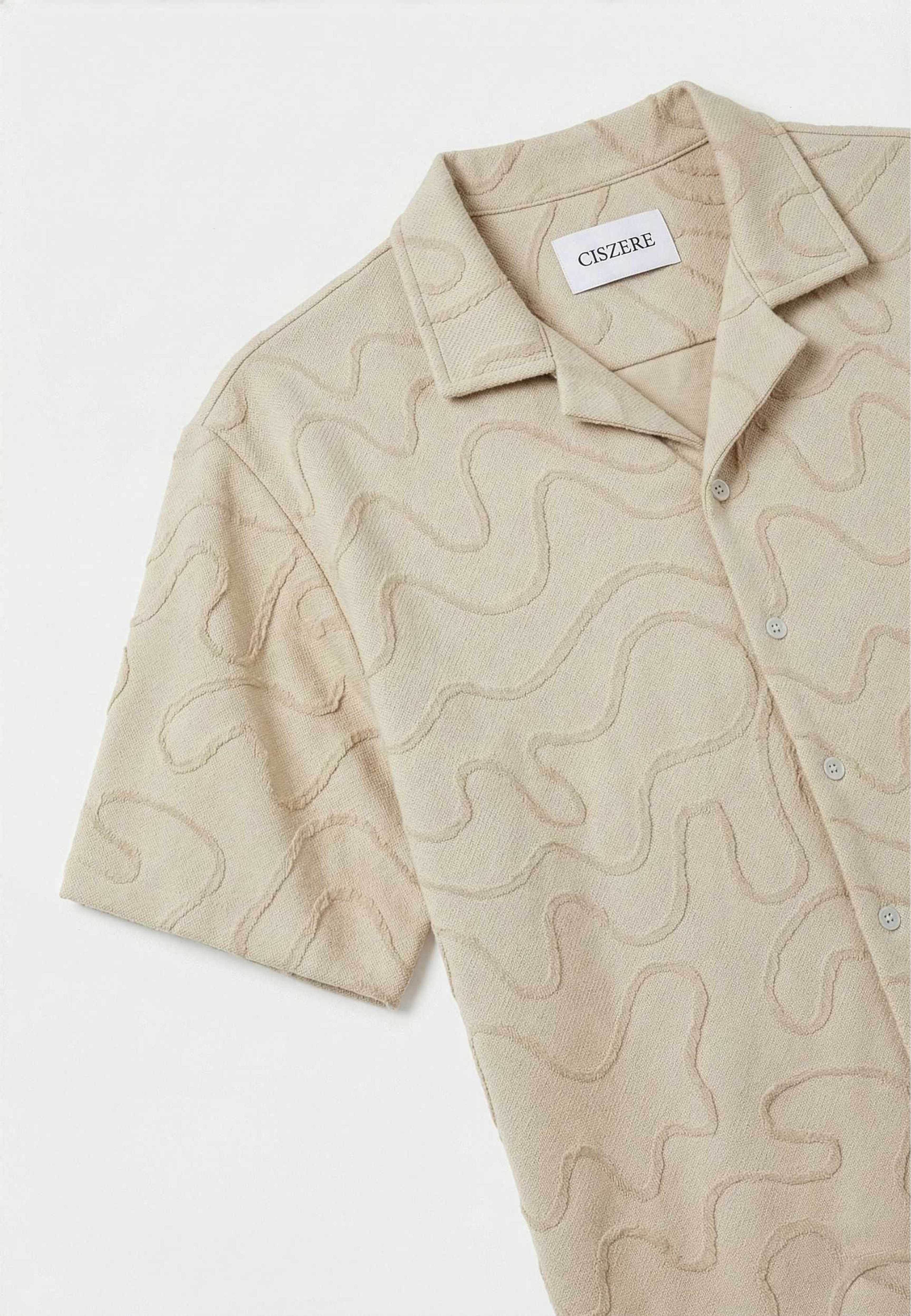 Karlo Jaquard Shirt, från Ciszere, i färgen beige. Klicka för att öppna bilden i stort format