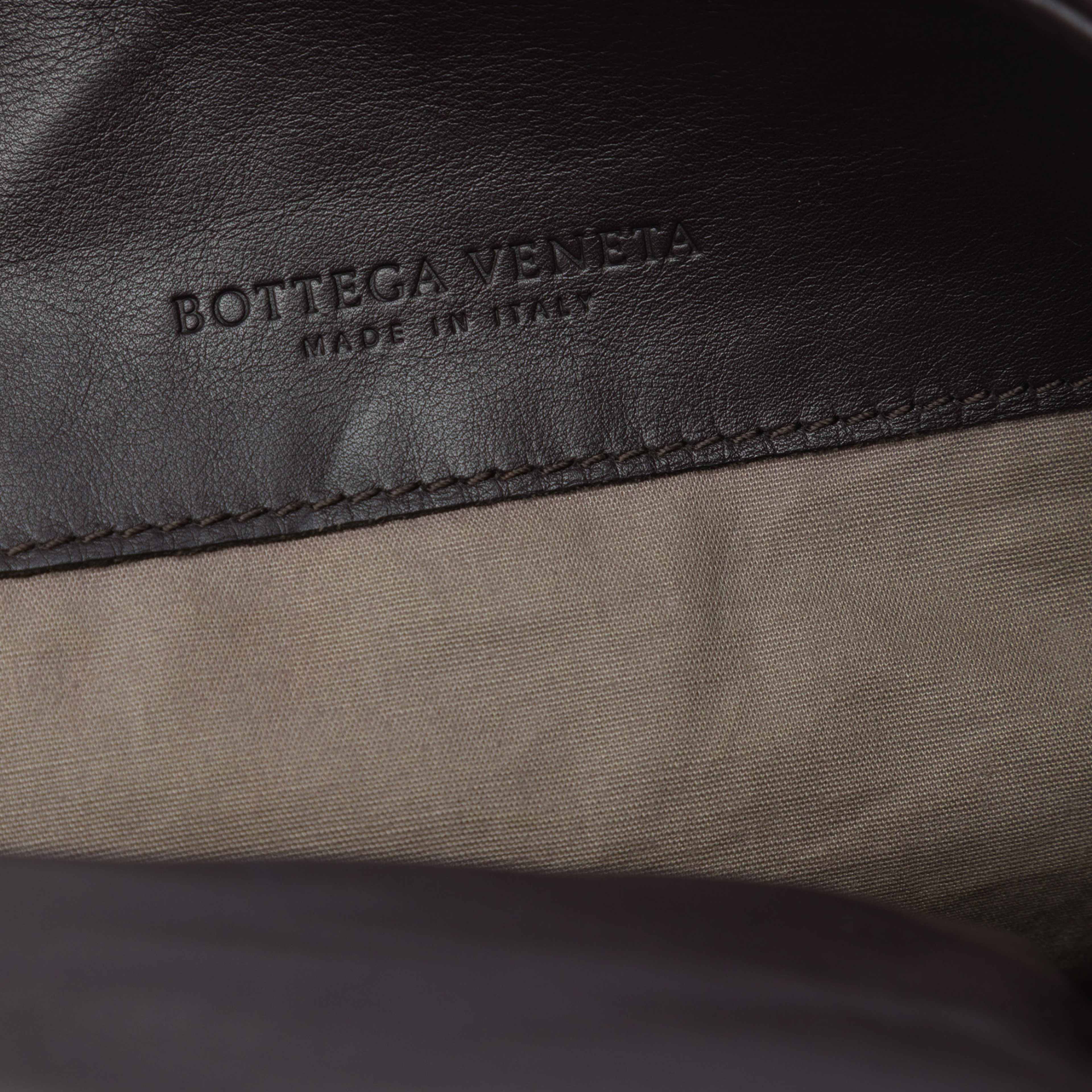 Bottega Veneta Nappa Intrecciato Flap Crossbody, från Luxclusif, i färgen brun. Klicka för att öppna bilden i stort format