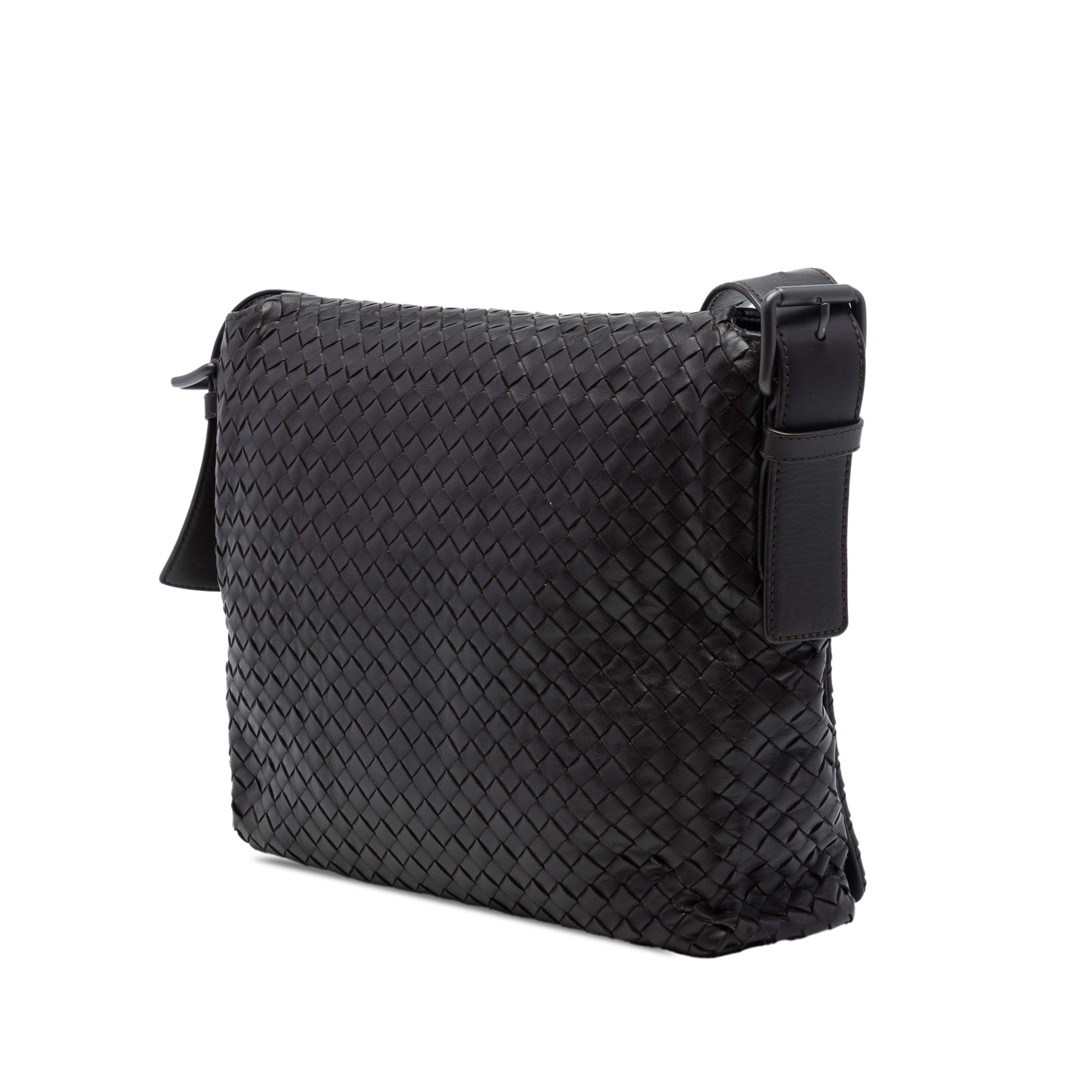Bottega Veneta Nappa Intrecciato Flap Crossbody, från Luxclusif, i färgen brun. Klicka för att öppna bilden i stort format