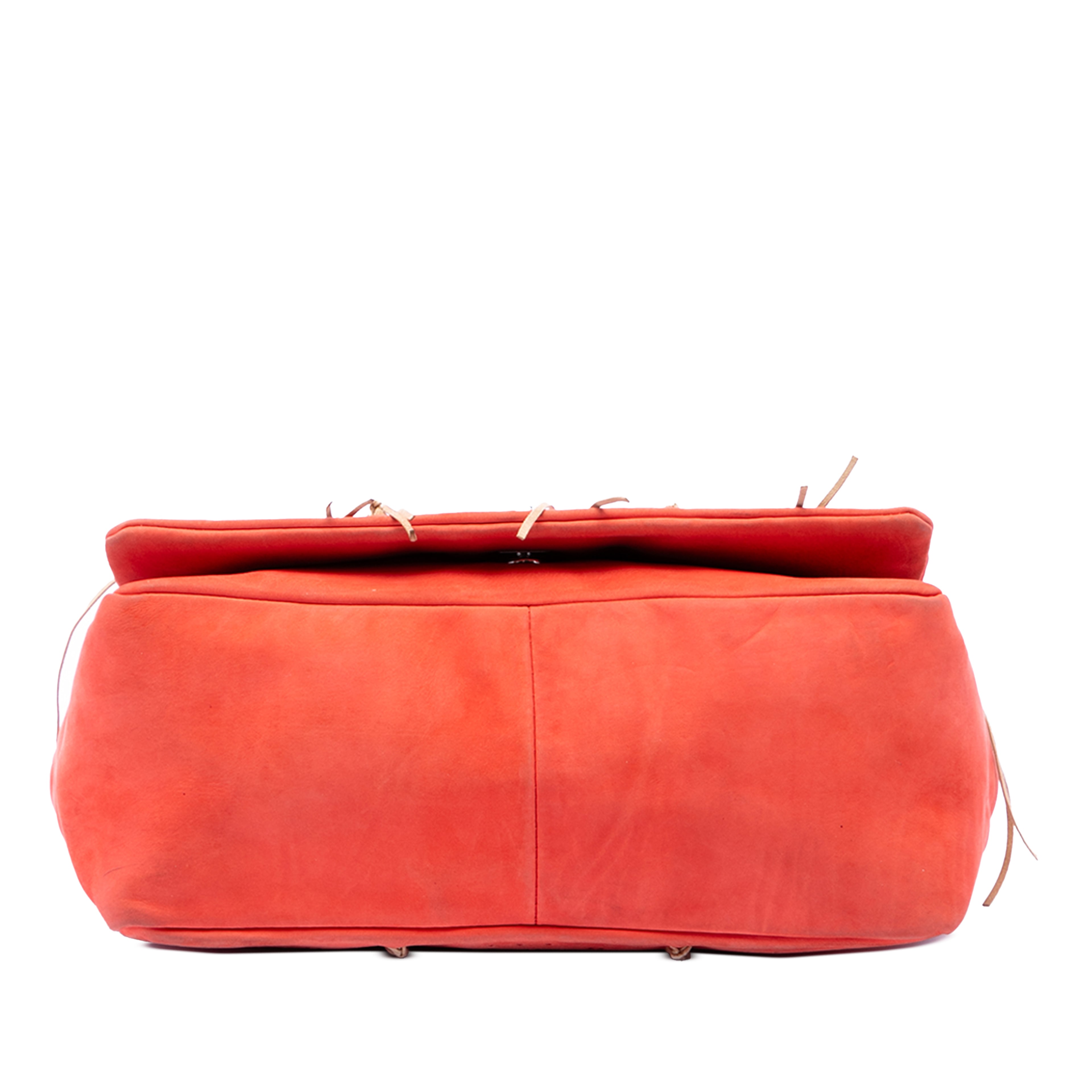 Chanel Laser Cut Fringe Suede Flap, från Luxclusif, i färgen orange. Klicka för att öppna bilden i stort format