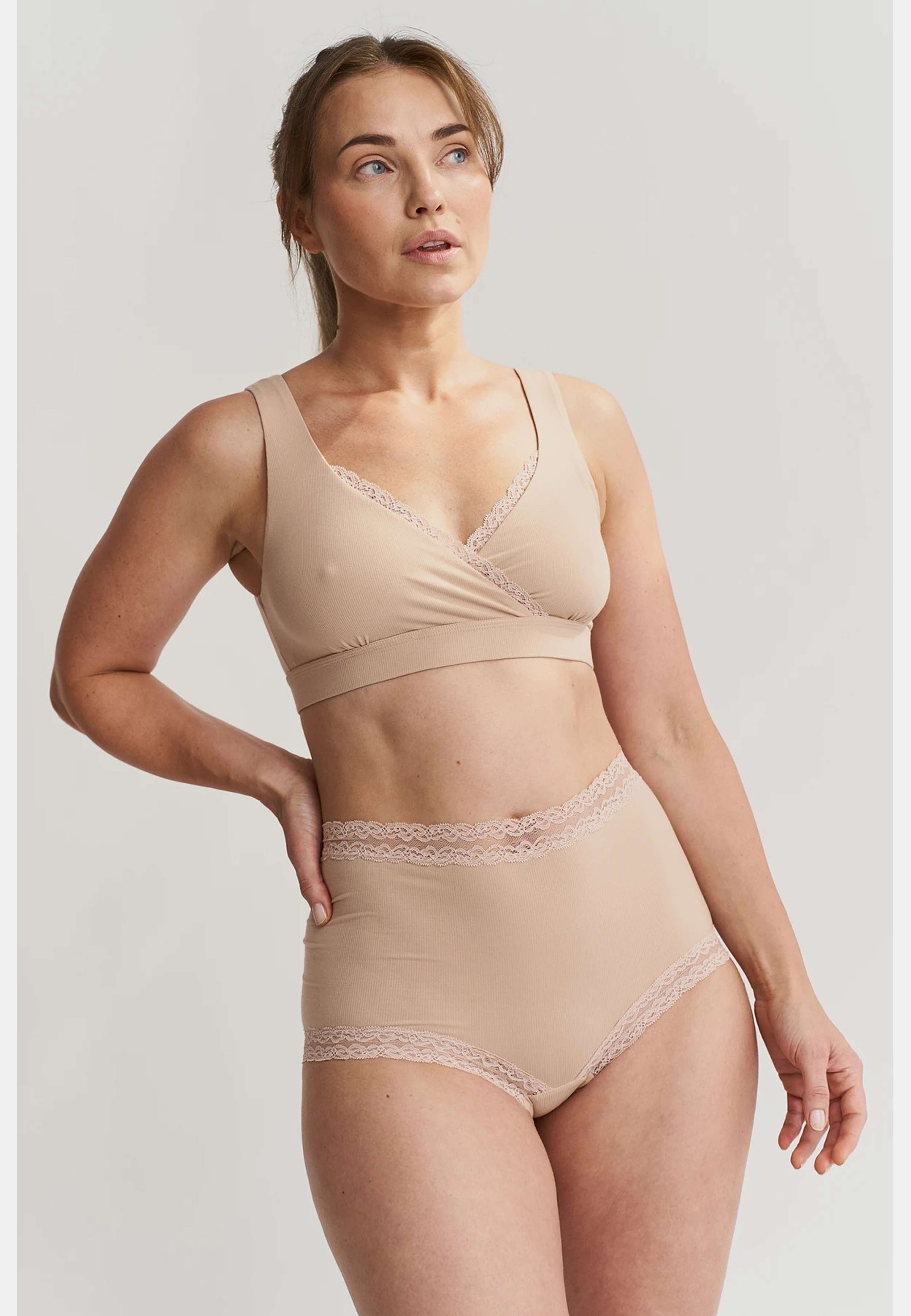Flora High Waist Brief - Rose, från FEMIQUE, i färgen rose. Klicka för att öppna bilden i stort format