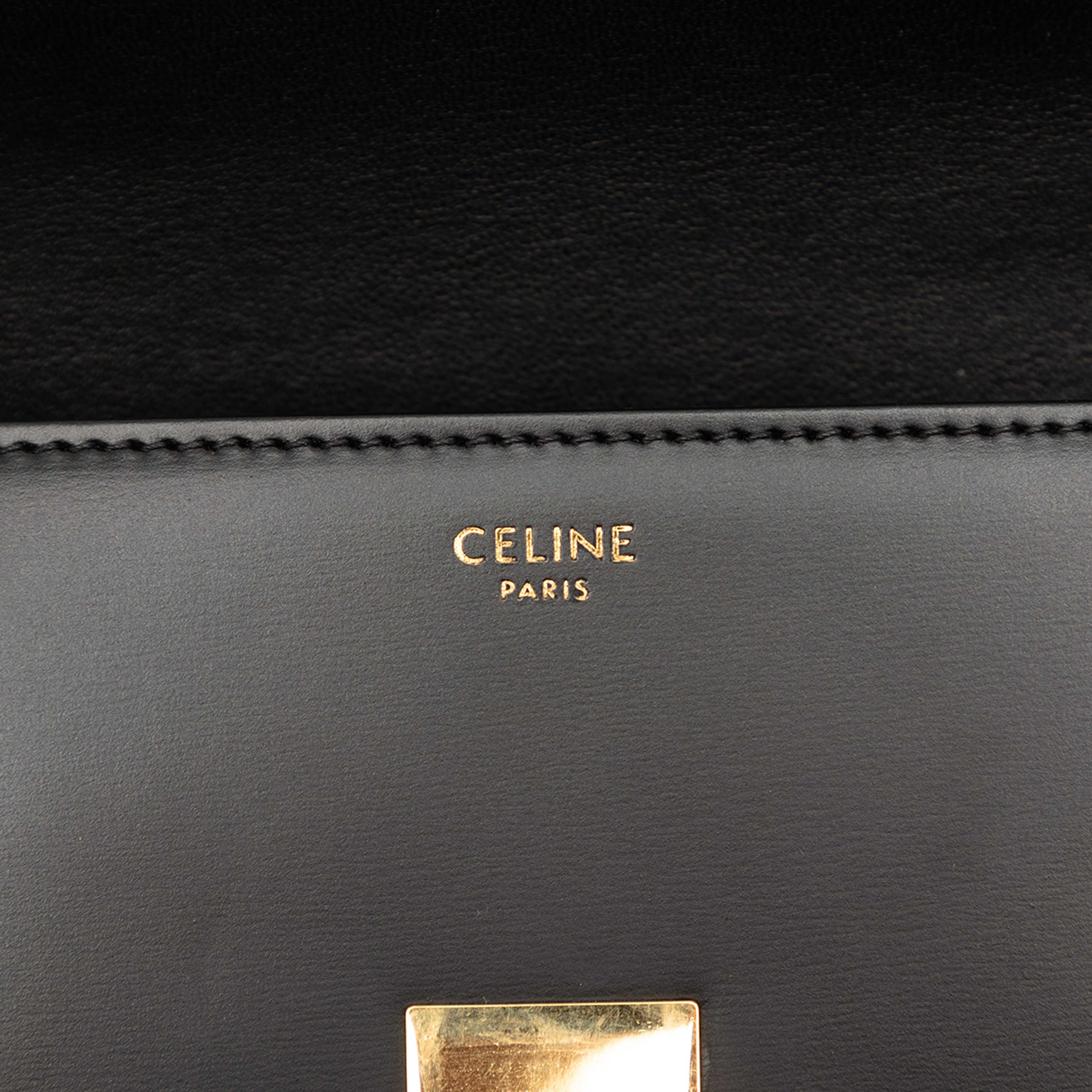Celine Shiny Calfskin Triomphe Claude Shoulder Bag, från Luxclusif, i färgen black. Klicka för att öppna bilden i stort format