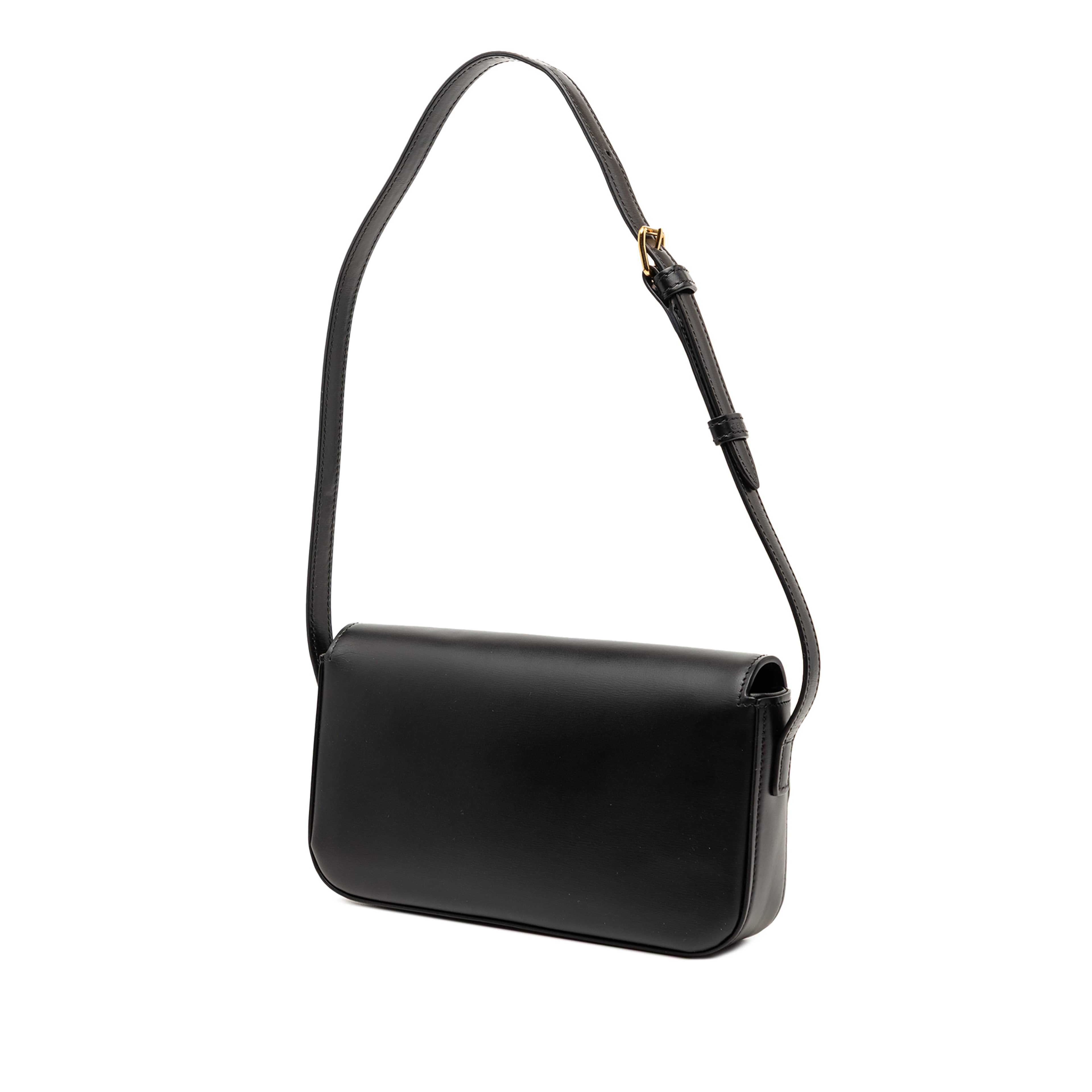 Celine Shiny Calfskin Triomphe Claude Shoulder Bag, från Luxclusif, i färgen svart. Klicka för att öppna bilden i stort format
