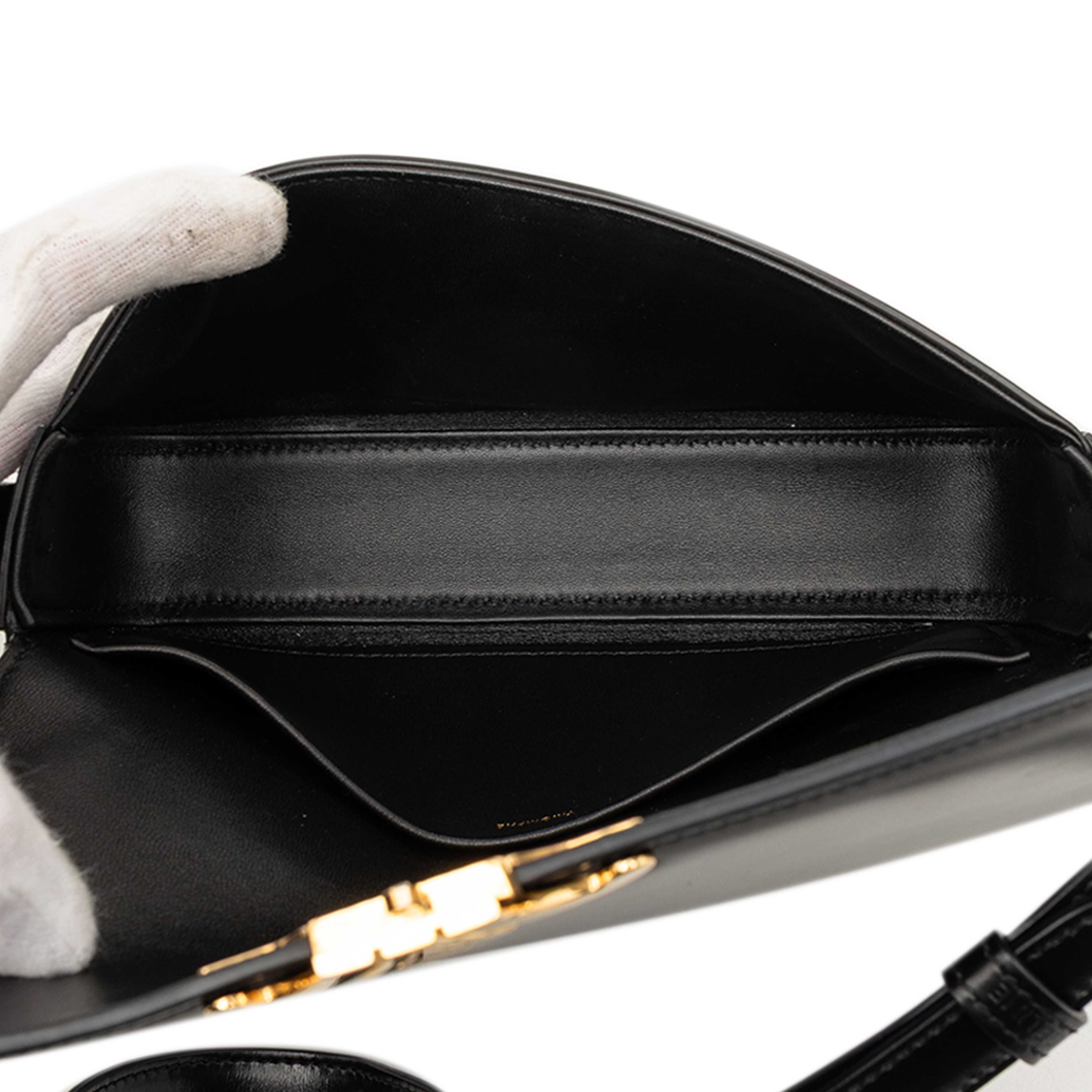 Celine Shiny Calfskin Triomphe Claude Shoulder Bag, från Luxclusif, i färgen black. Klicka för att öppna bilden i stort format