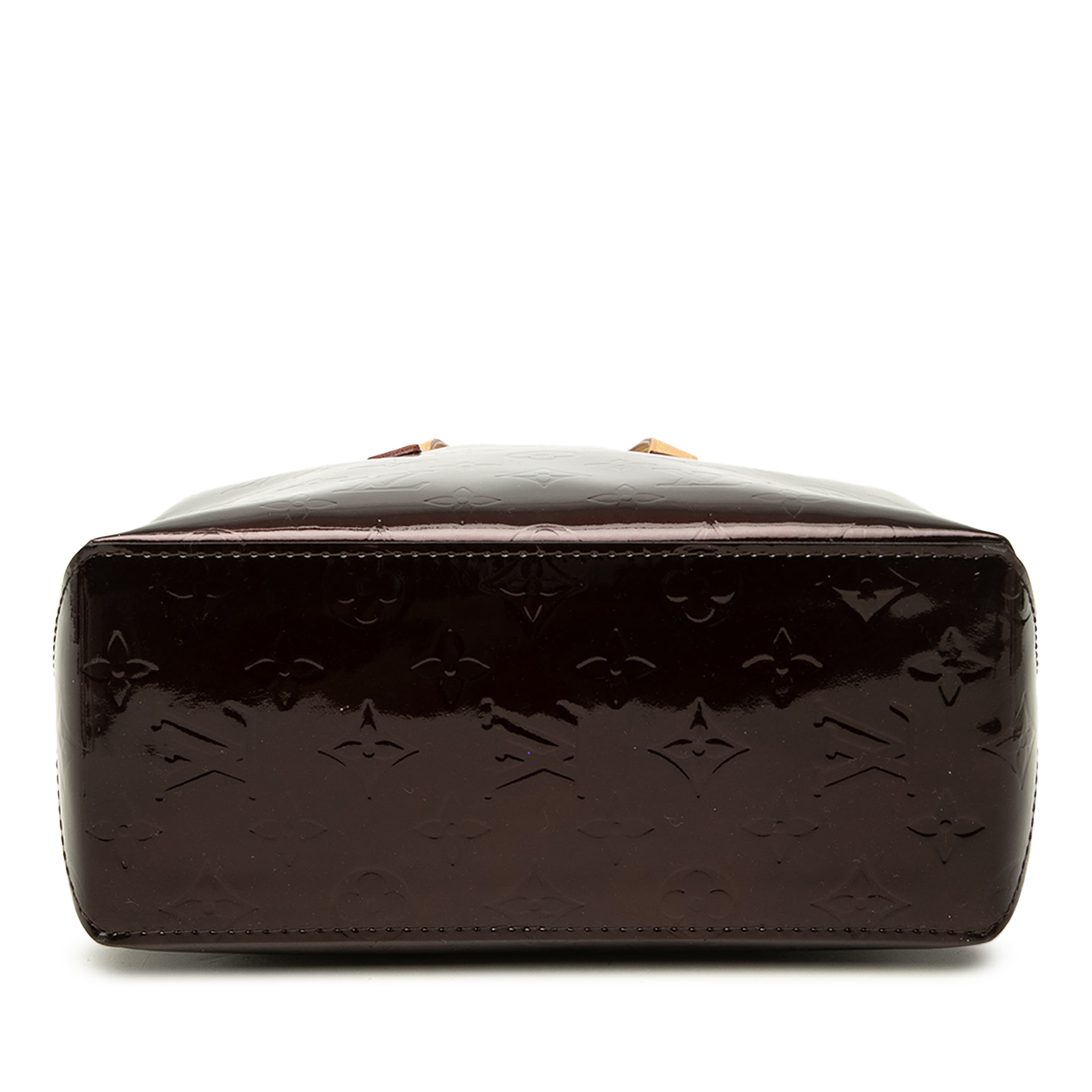 Louis Vuitton Monogram Vernis Reade Pm, från Luxclusif, i färgen purpur. Klicka för att öppna bilden i stort format