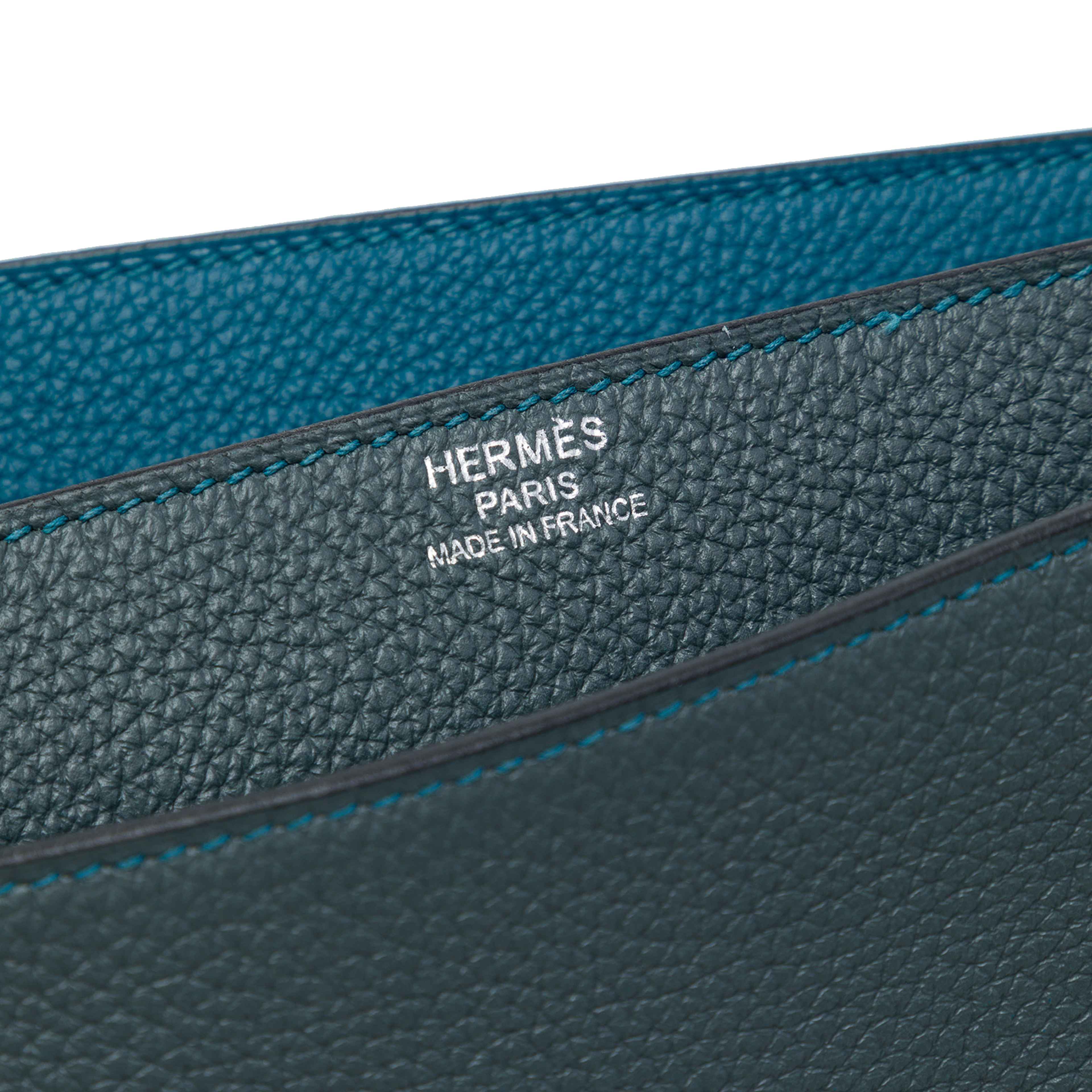 Hermès Togo Verso Sac A Depeches 38, från Luxclusif, i färgen blå. Klicka för att öppna bilden i stort format