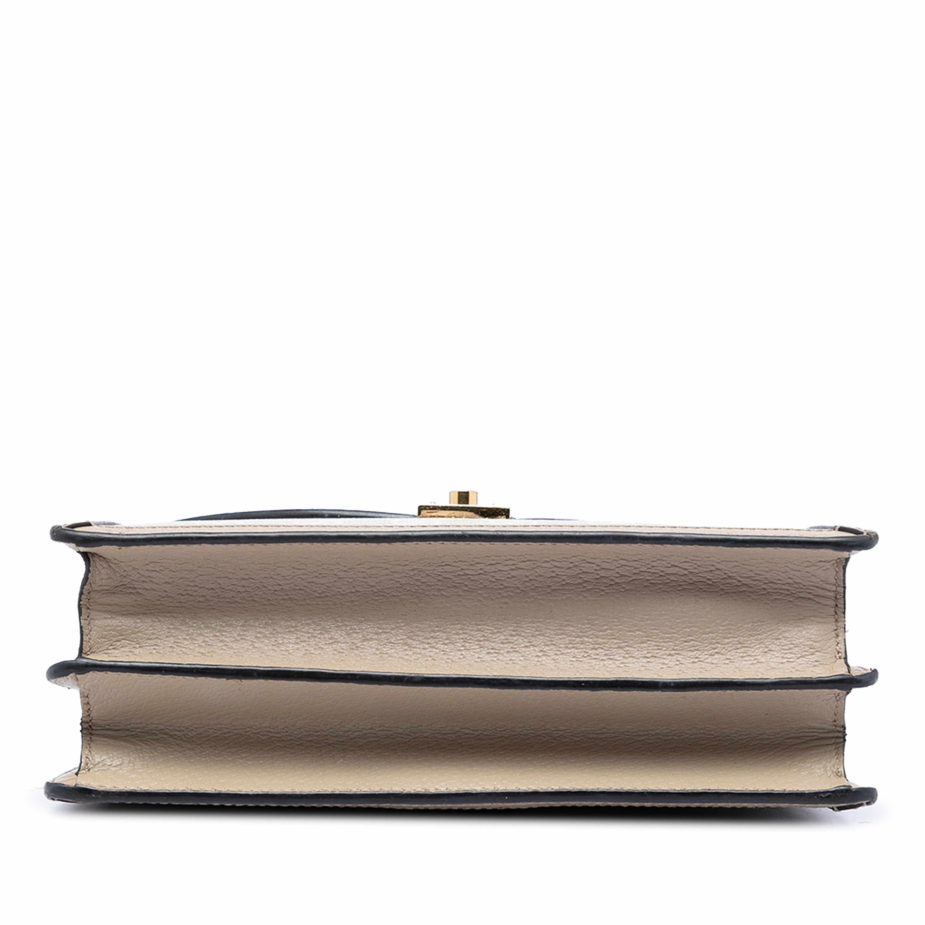 Gucci Small Gg Canvas Web Ophidia Top Handle Flap, från Luxclusif, i färgen beige. Klicka för att öppna bilden i stort format