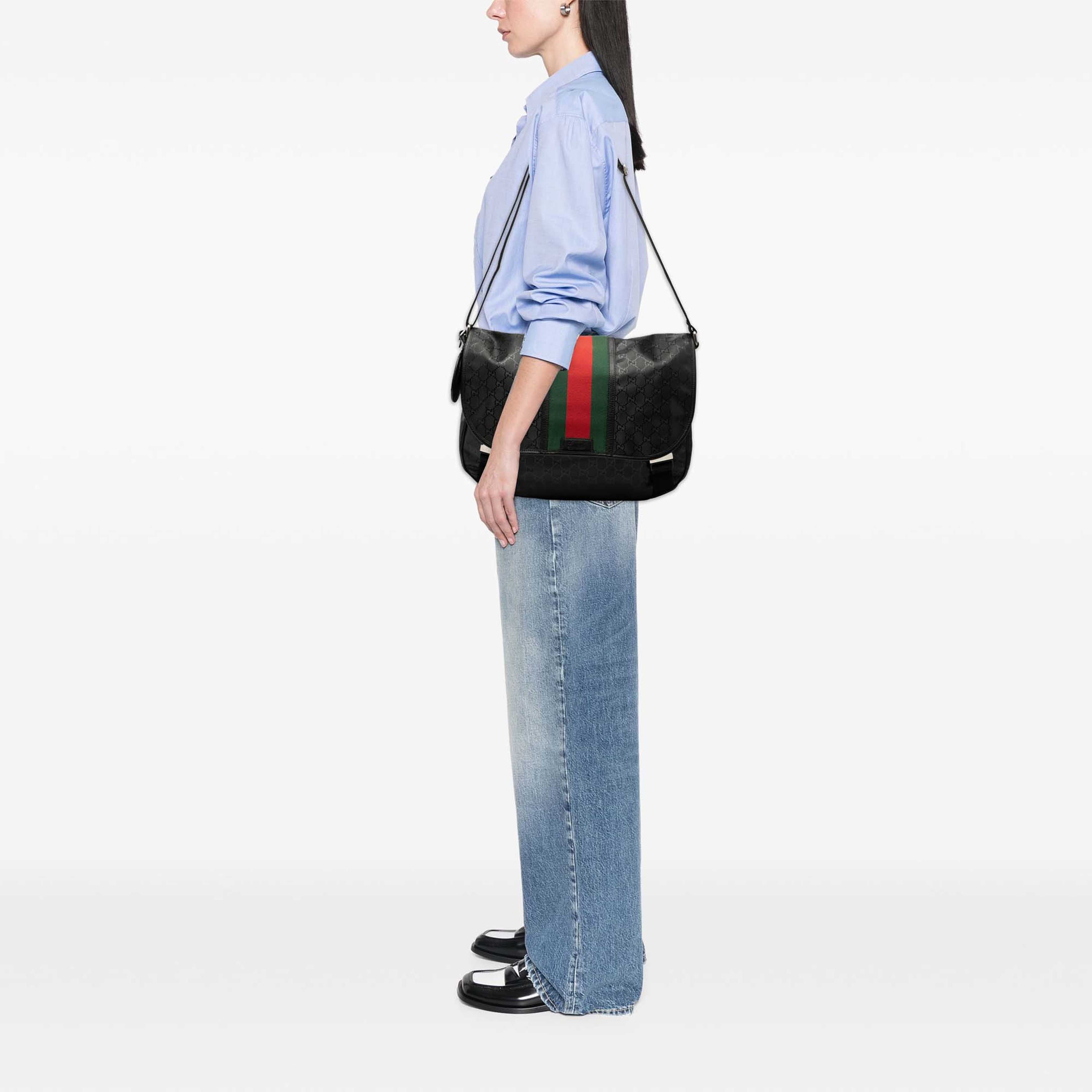 Gucci Gg Imprime Web Crossbody, från Luxclusif, i färgen svart. Klicka för att öppna bilden i stort format