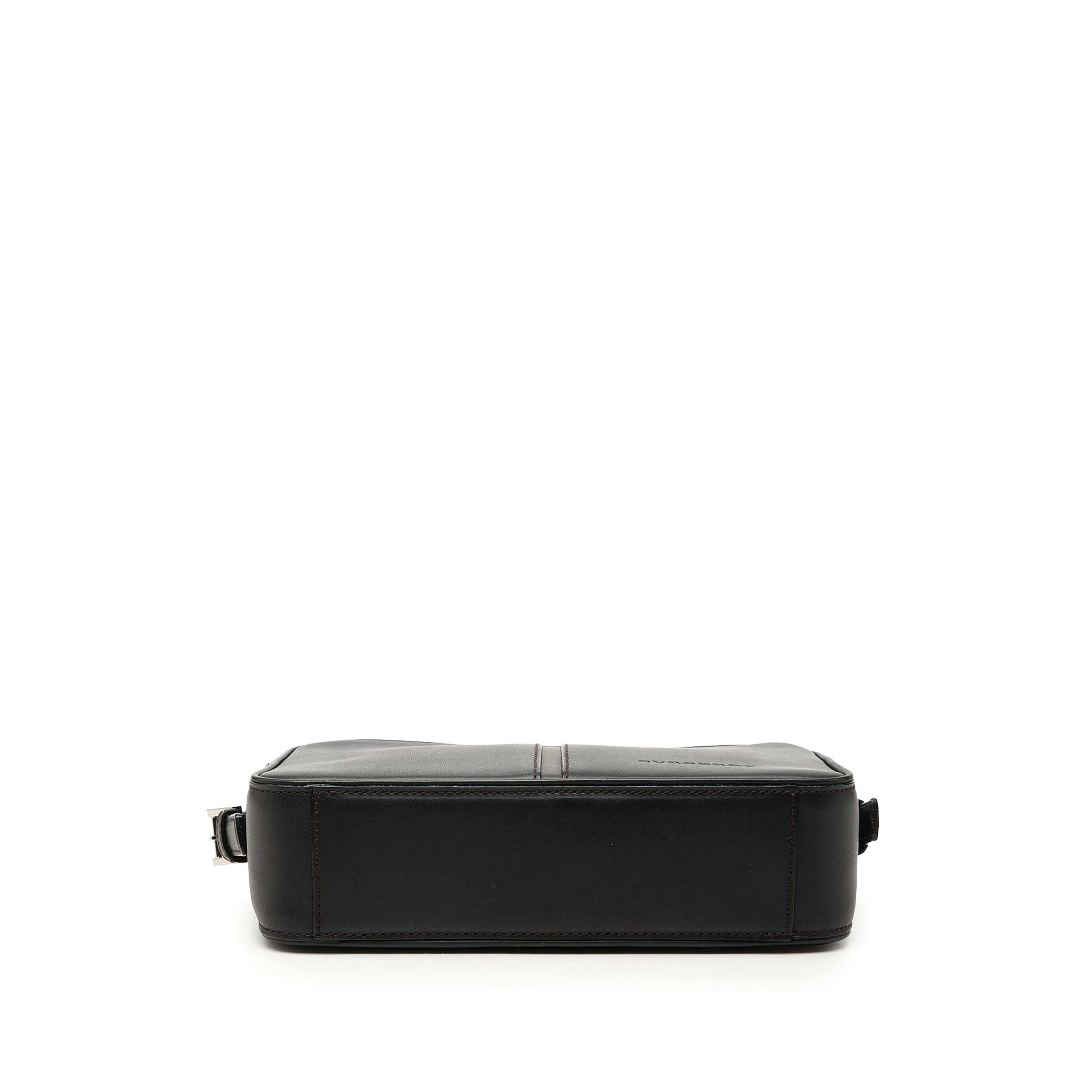 Burberry Calfskin Crossbody, från Luxclusif, i färgen brun. Klicka för att öppna bilden i stort format