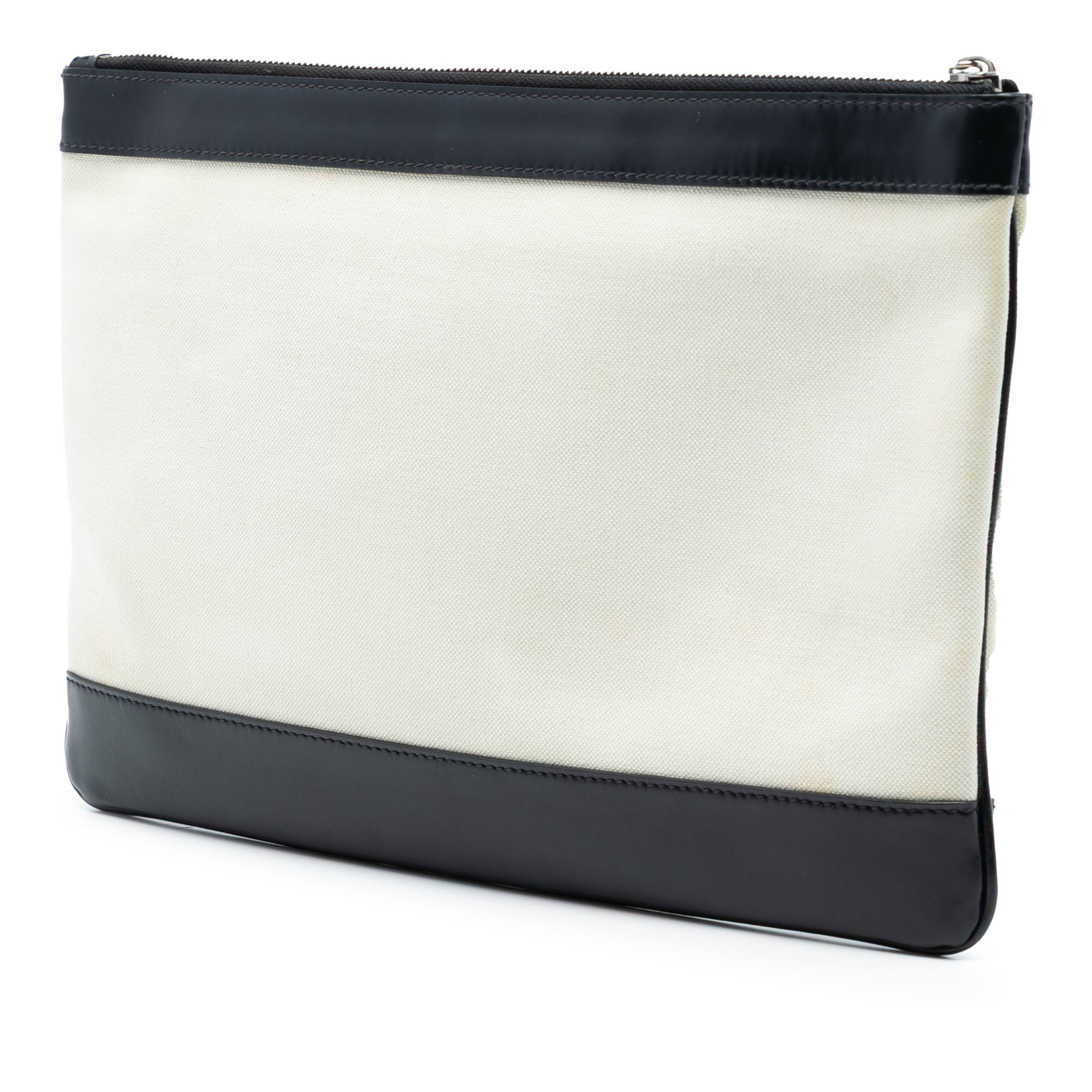 Balenciaga Canvas Navy Clip M, från Luxclusif, i färgen light beige. Klicka för att öppna bilden i stort format