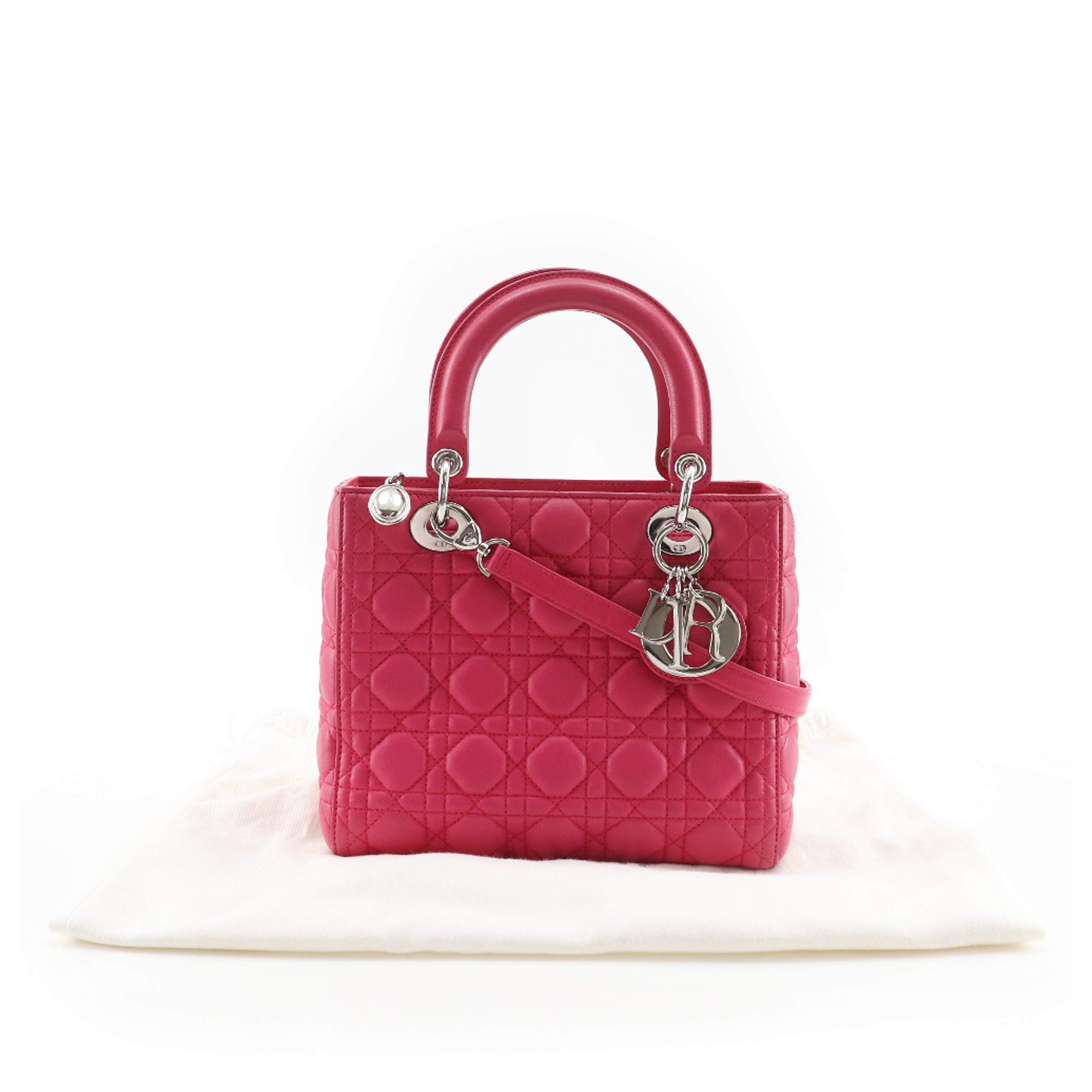 Dior Medium Lambskin Cannage Lady Dior, från Luxclusif, i färgen rosa. Klicka för att öppna bilden i stort format