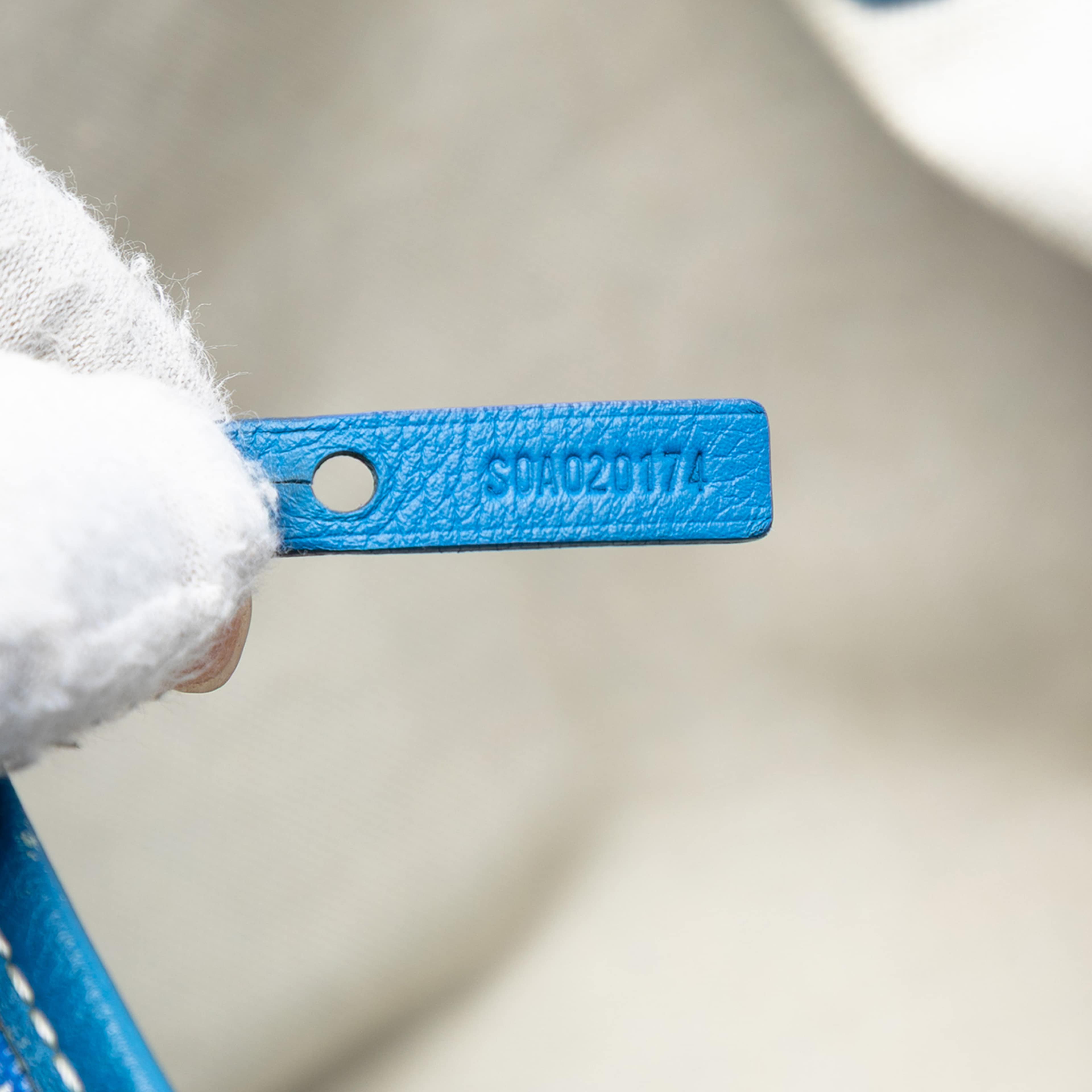 Goyard Goyardine Saint Louis Pm, från Luxclusif, i färgen blue. Klicka för att öppna bilden i stort format