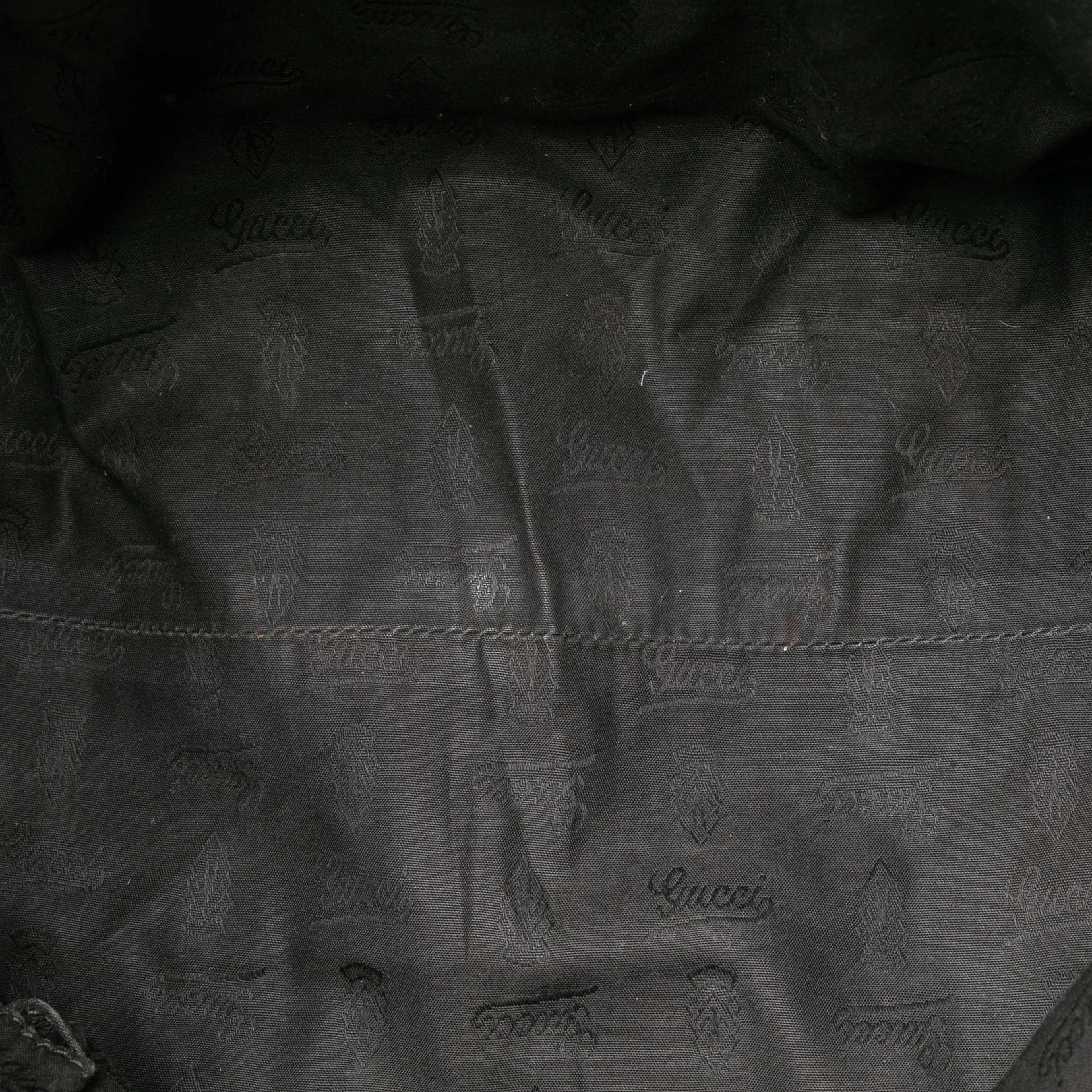 Gucci Medium Gg Canvas Charm Satchel, från Luxclusif, i färgen beige. Klicka för att öppna bilden i stort format