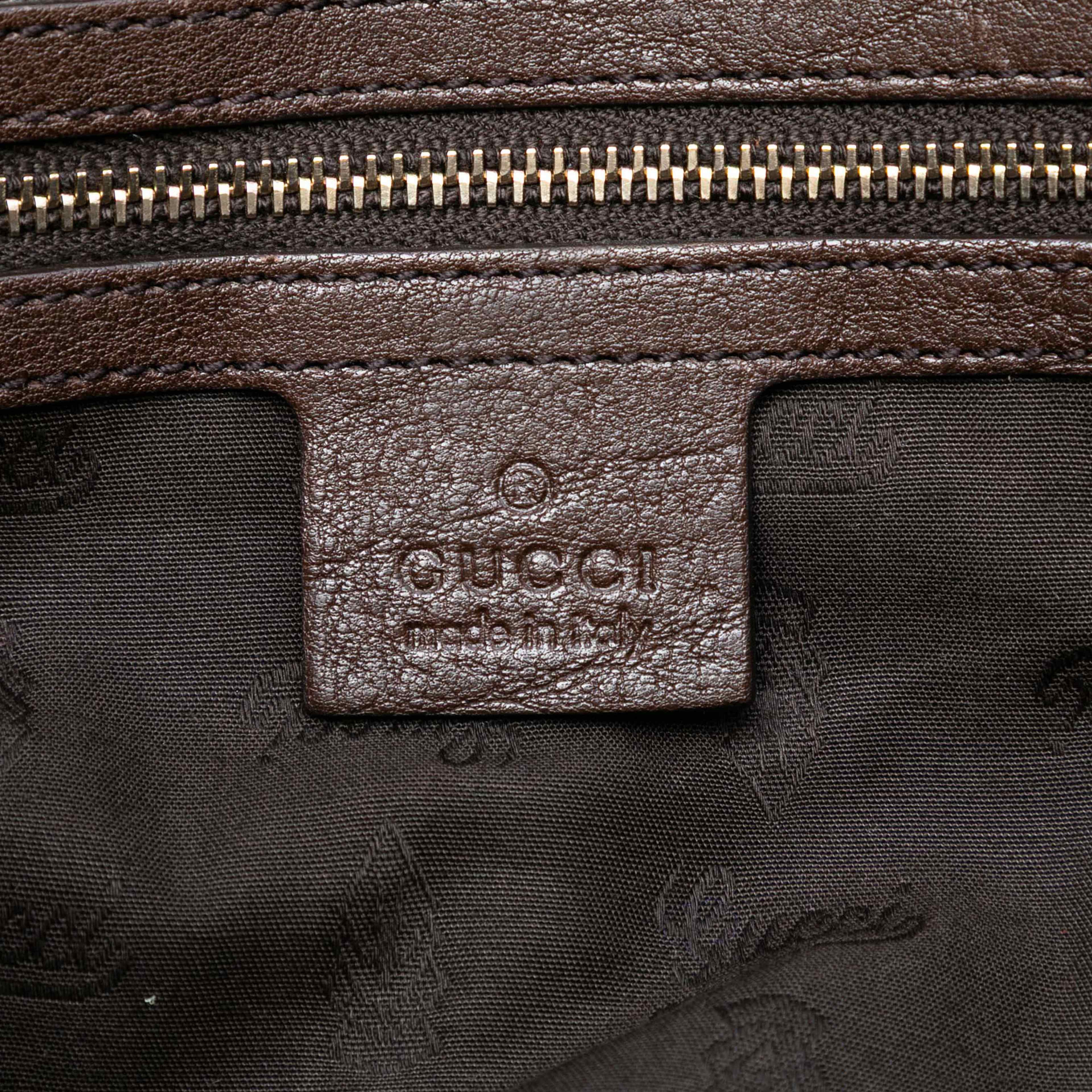 Gucci Medium Gg Canvas Charm Satchel, från Luxclusif, i färgen beige. Klicka för att öppna bilden i stort format