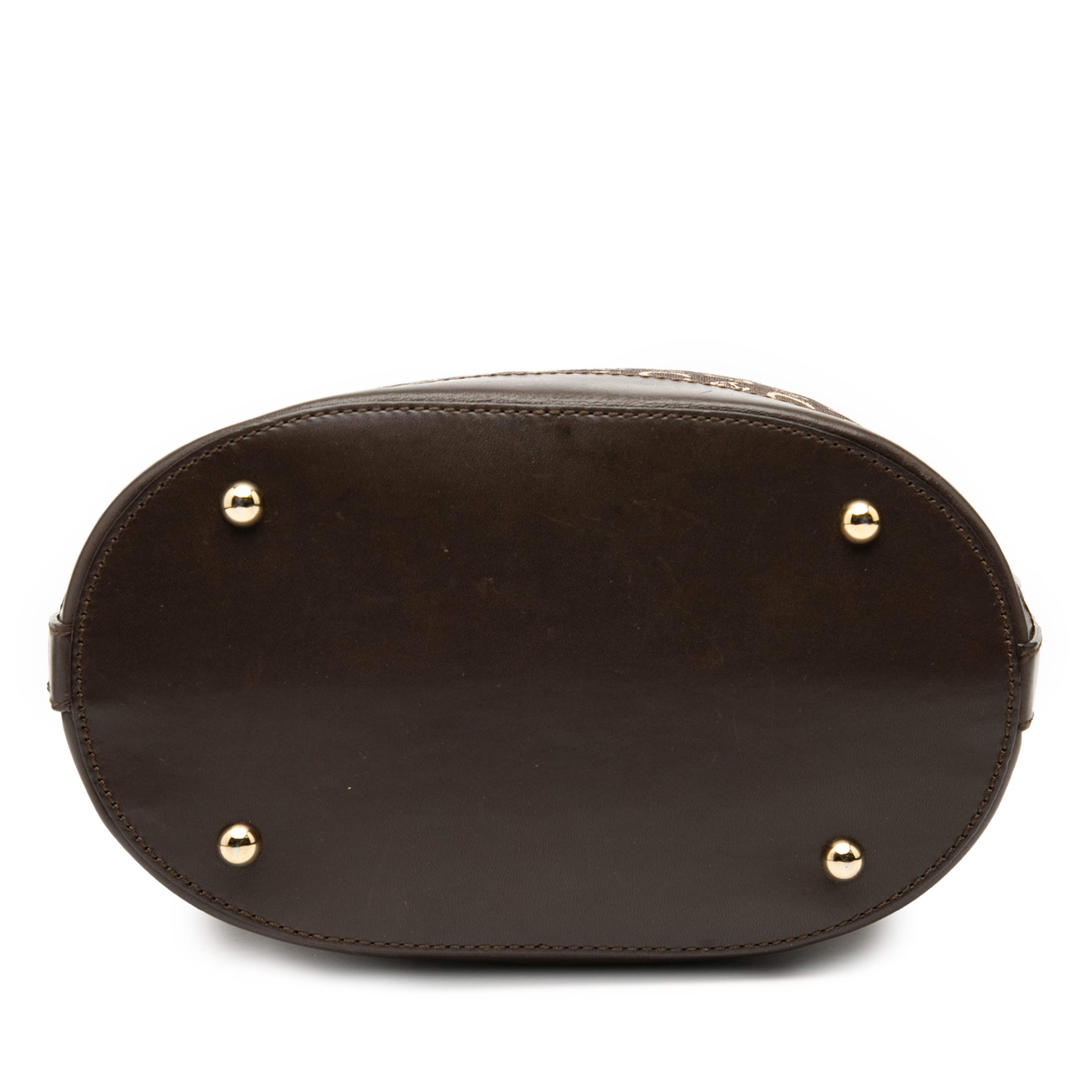 Celine C Macadam Canvas Bucket Bag, från Luxclusif, i färgen dark brown. Klicka för att öppna bilden i stort format