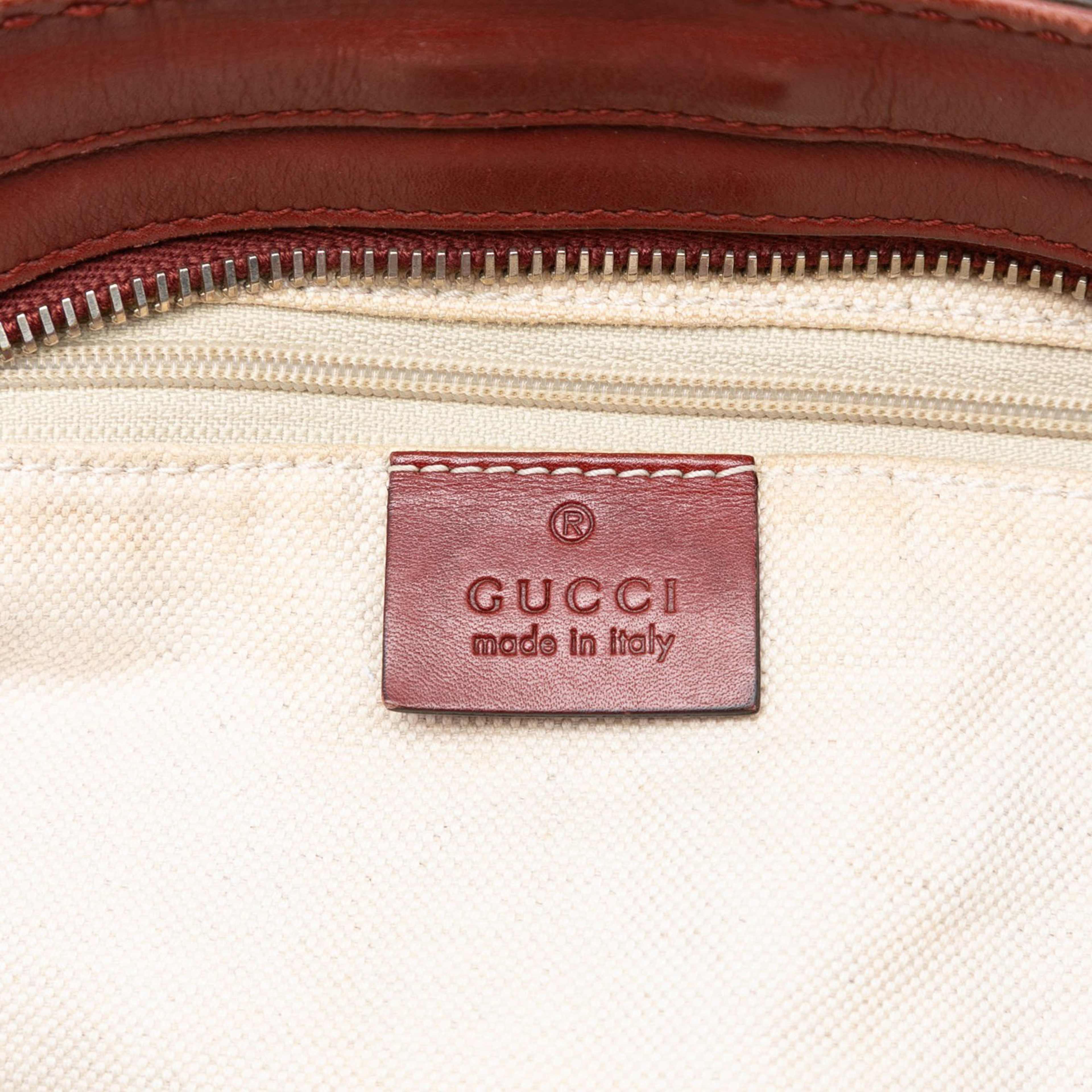 Gucci Gg Canvas Sukey Crossbody, från Luxclusif, i färgen beige. Klicka för att öppna bilden i stort format