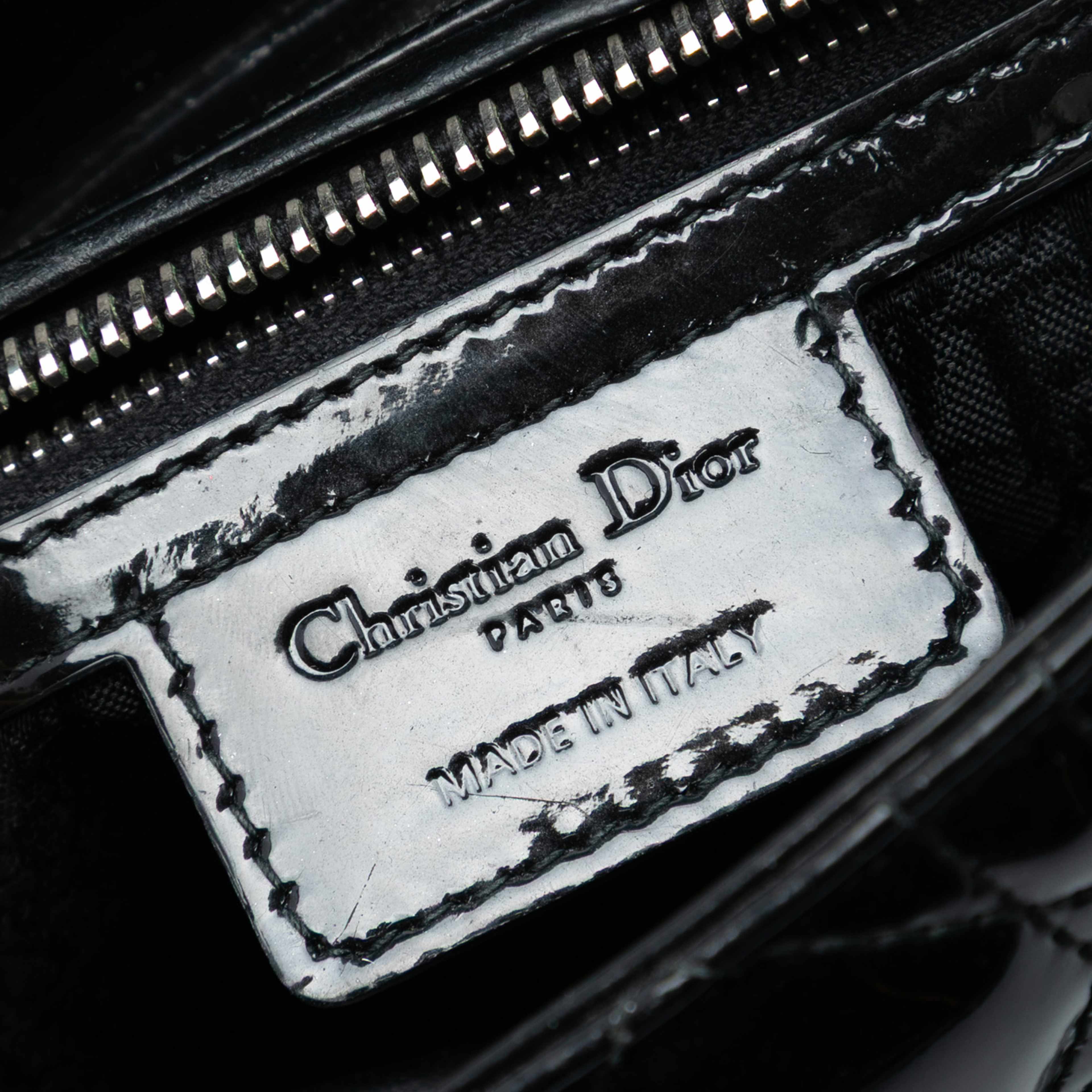 Dior Medium Patent Cannage Lady Dior, från Luxclusif, i färgen black. Klicka för att öppna bilden i stort format