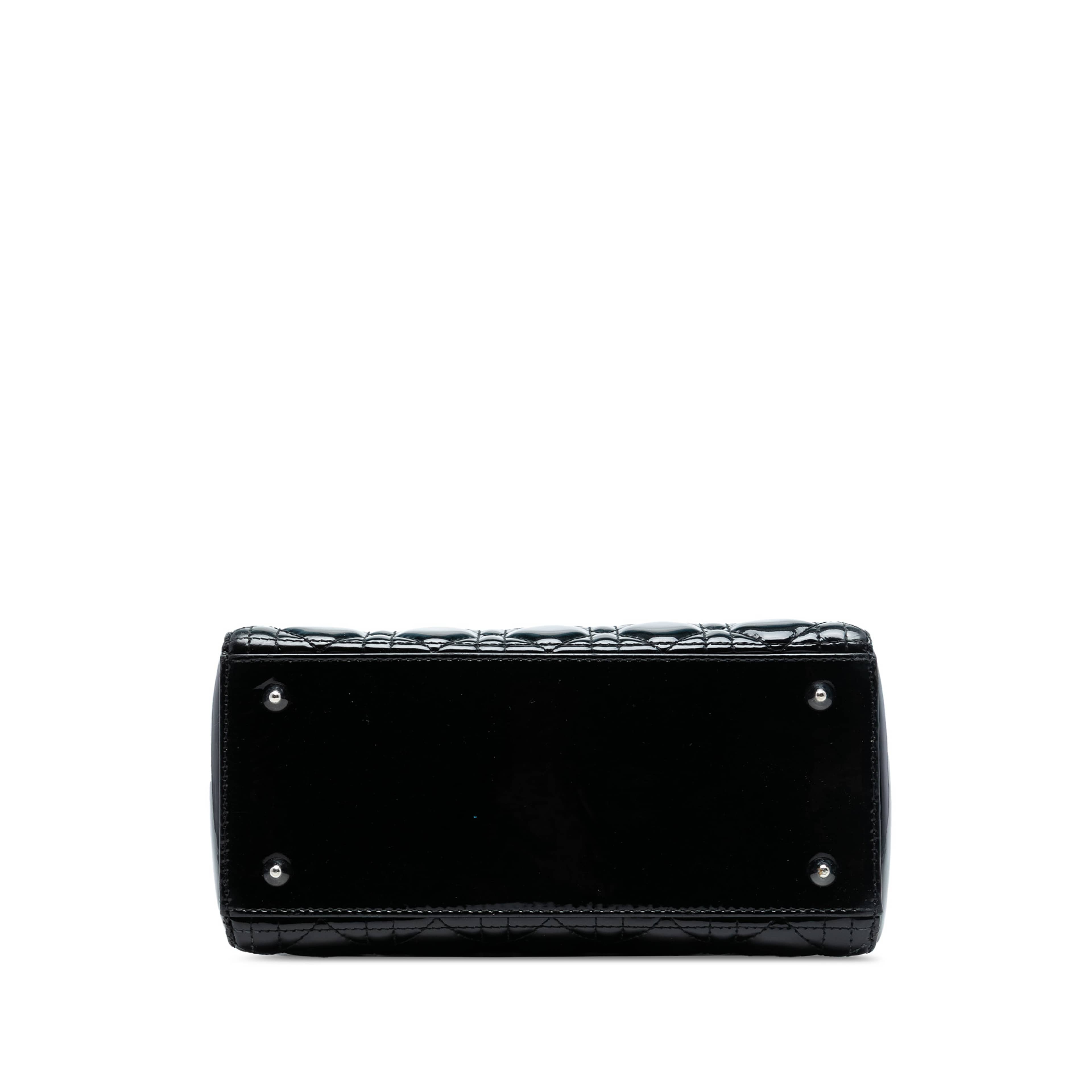 Dior Medium Patent Cannage Lady Dior, från Luxclusif, i färgen black. Klicka för att öppna bilden i stort format