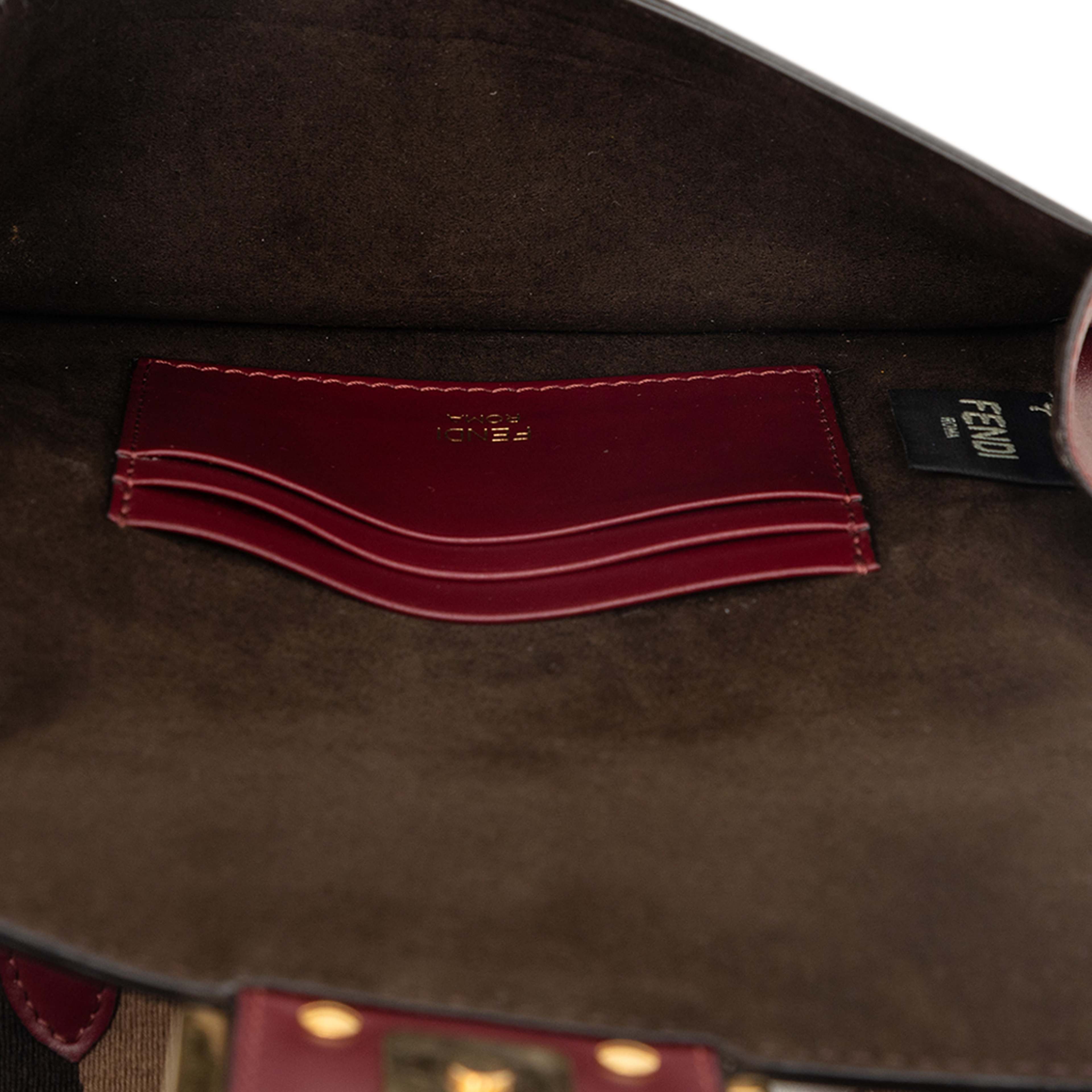Fendi Mini Leather Flat Baguette Crossbody, från Luxclusif, i färgen dark red. Klicka för att öppna bilden i stort format