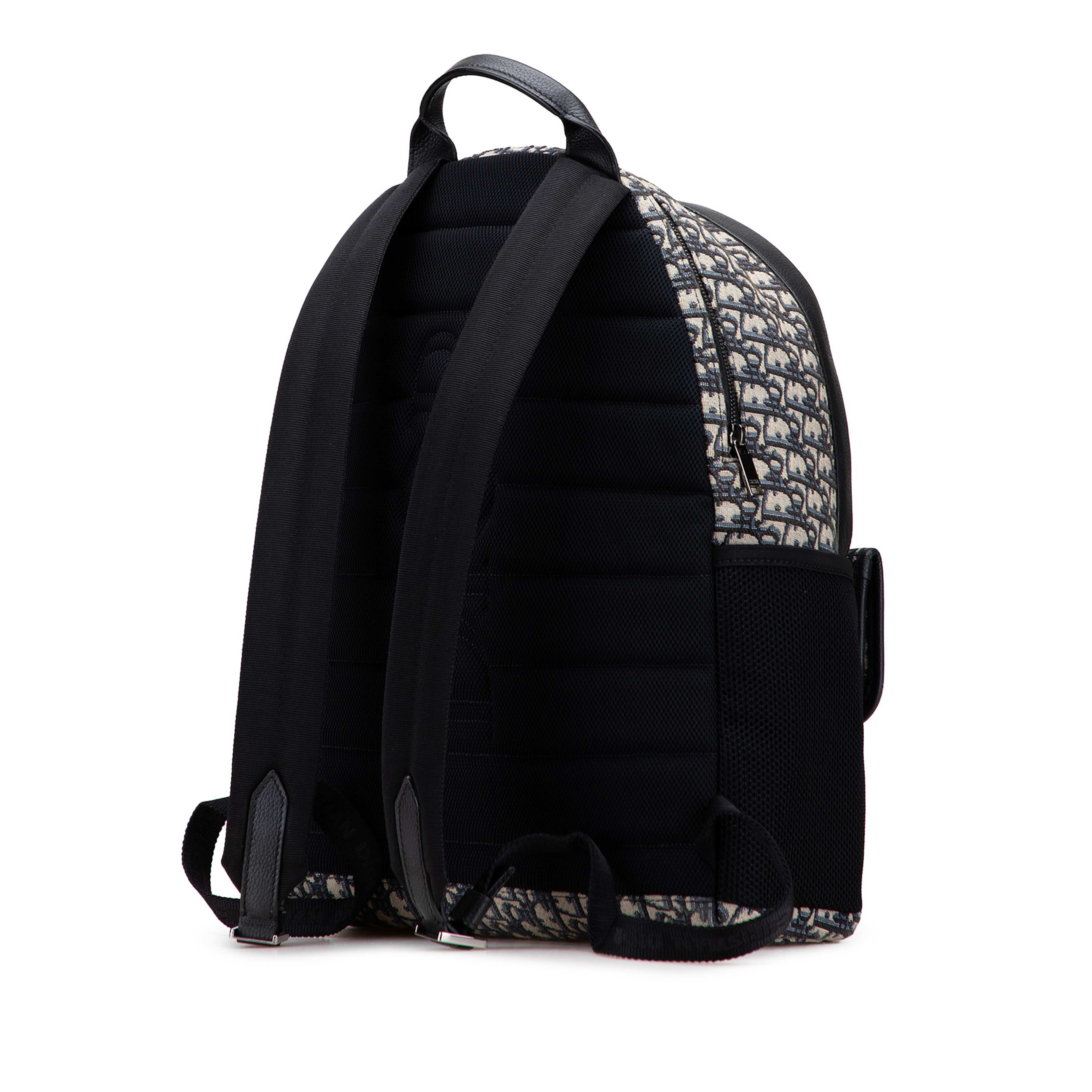 Dior Oblique Canvas 8 Backpack, från Luxclusif, i färgen blue. Klicka för att öppna bilden i stort format