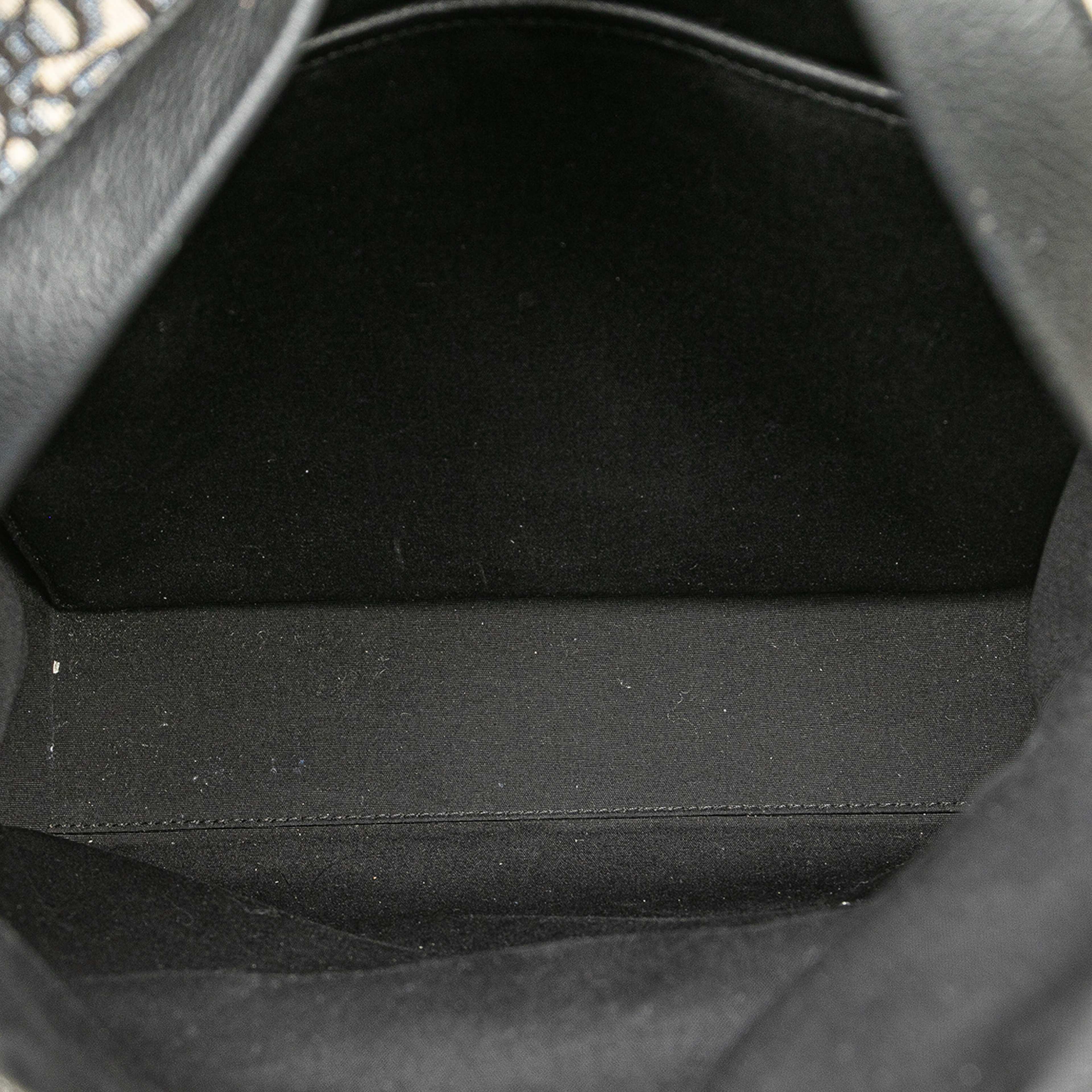 Dior Oblique Canvas 8 Backpack, från Luxclusif, i färgen blue. Klicka för att öppna bilden i stort format