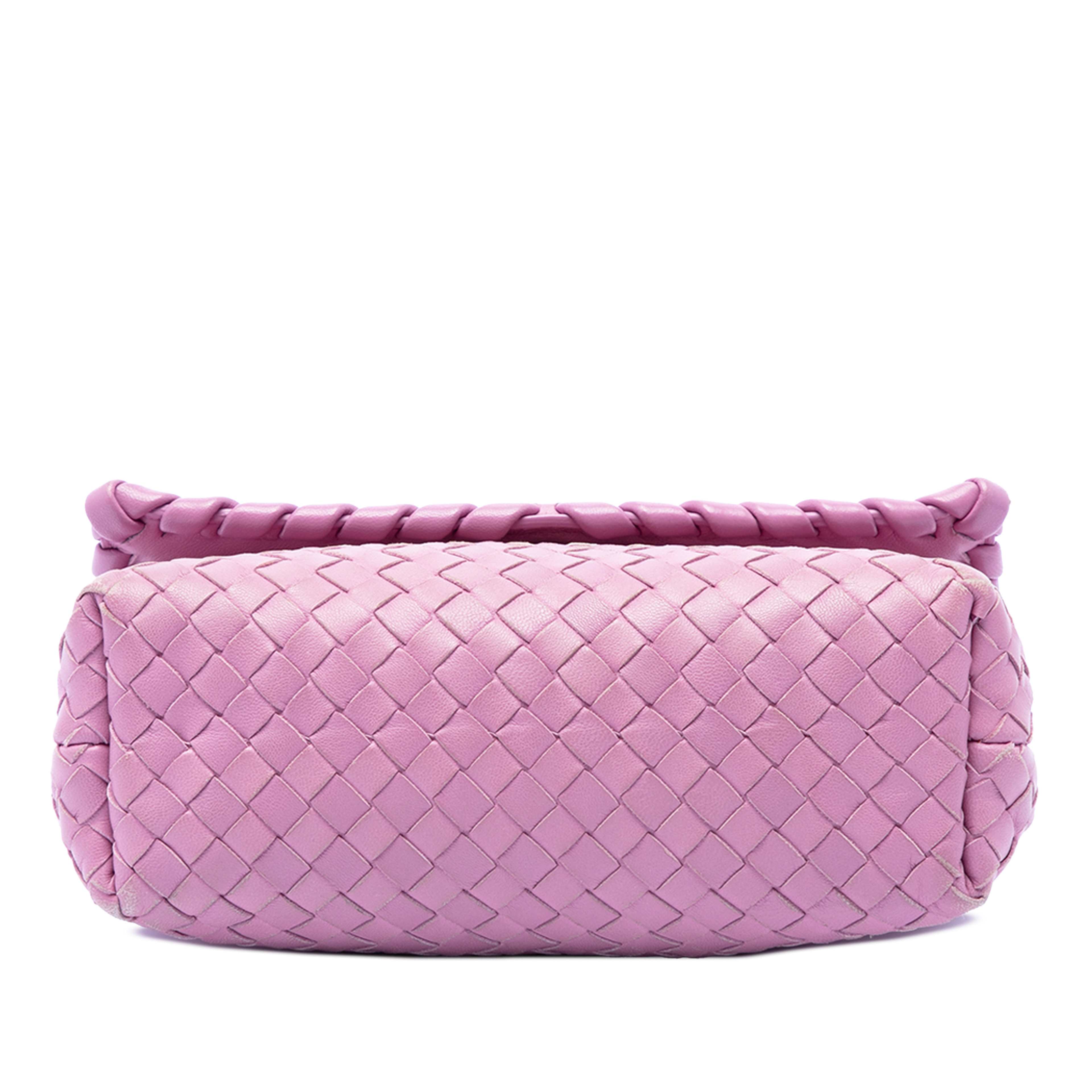 Bottega Veneta Baby Nappa Intrecciato Olimpia Crossbody, från Luxclusif, i färgen pink. Klicka för att öppna bilden i stort format