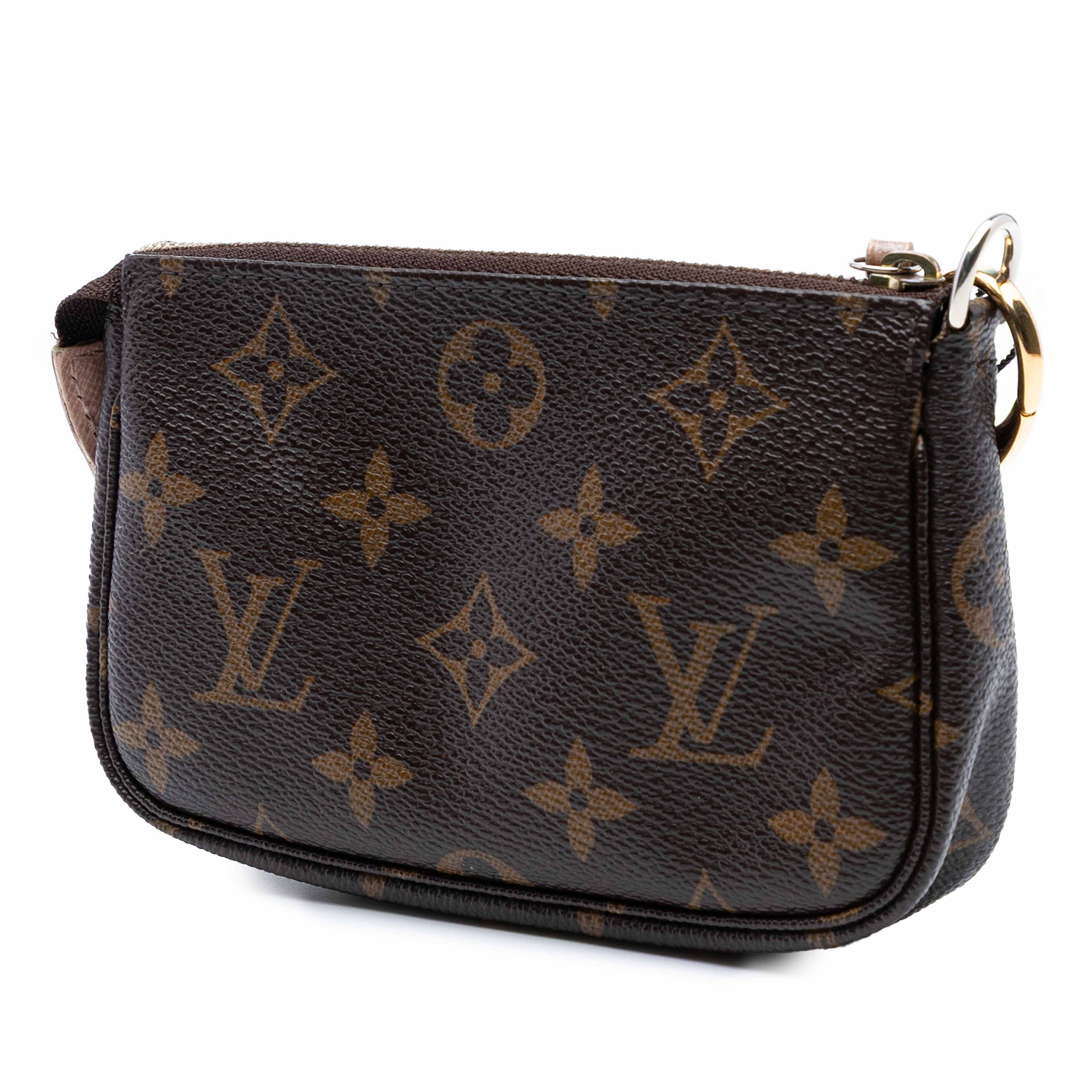 Louis Vuitton Monogram Affiche Mini Pochette Accessoires, från Luxclusif, i färgen brun. Klicka för att öppna bilden i stort format