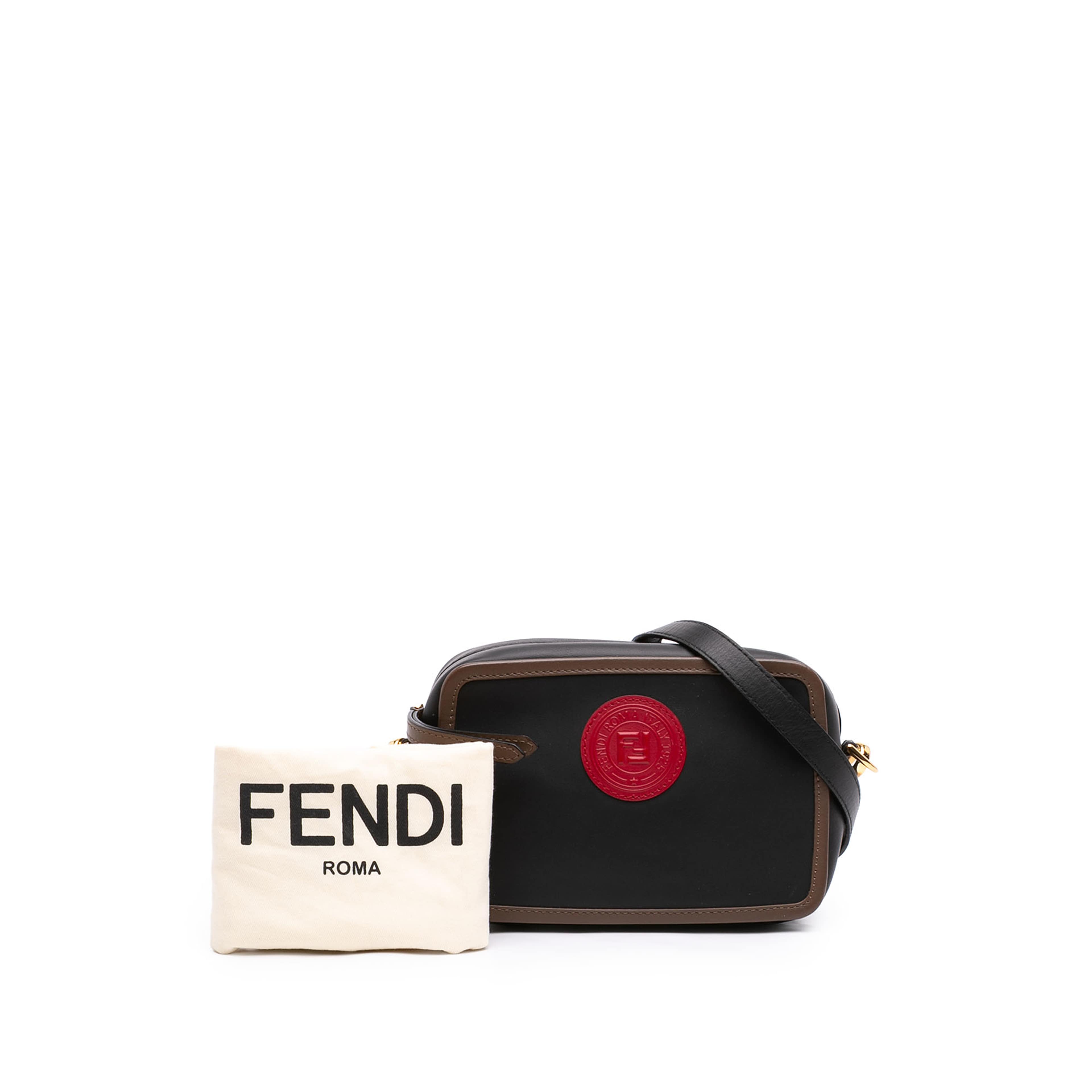 Fendi Mini Leather Stamp Patch 1974 Camera Bag, från Luxclusif, i färgen svart. Klicka för att öppna bilden i stort format
